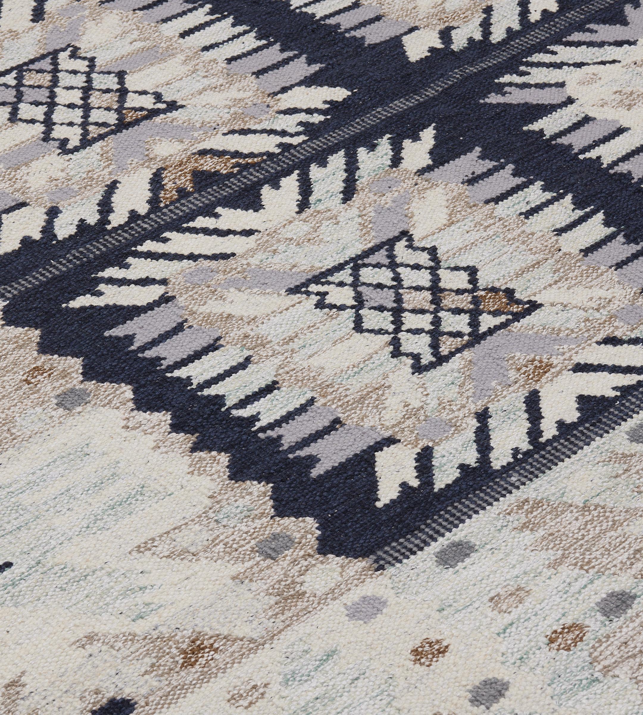 Hand-knotted Swedish Inspired Wool Rug In New Condition For Sale In West Hollywood, CA