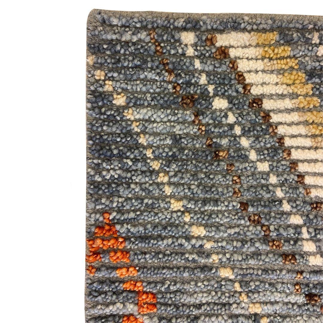 Indiano Tappeto tribale in lana testurizzata annodata a mano in grigio, blu, arancione e marrone, 2' x 2' in vendita