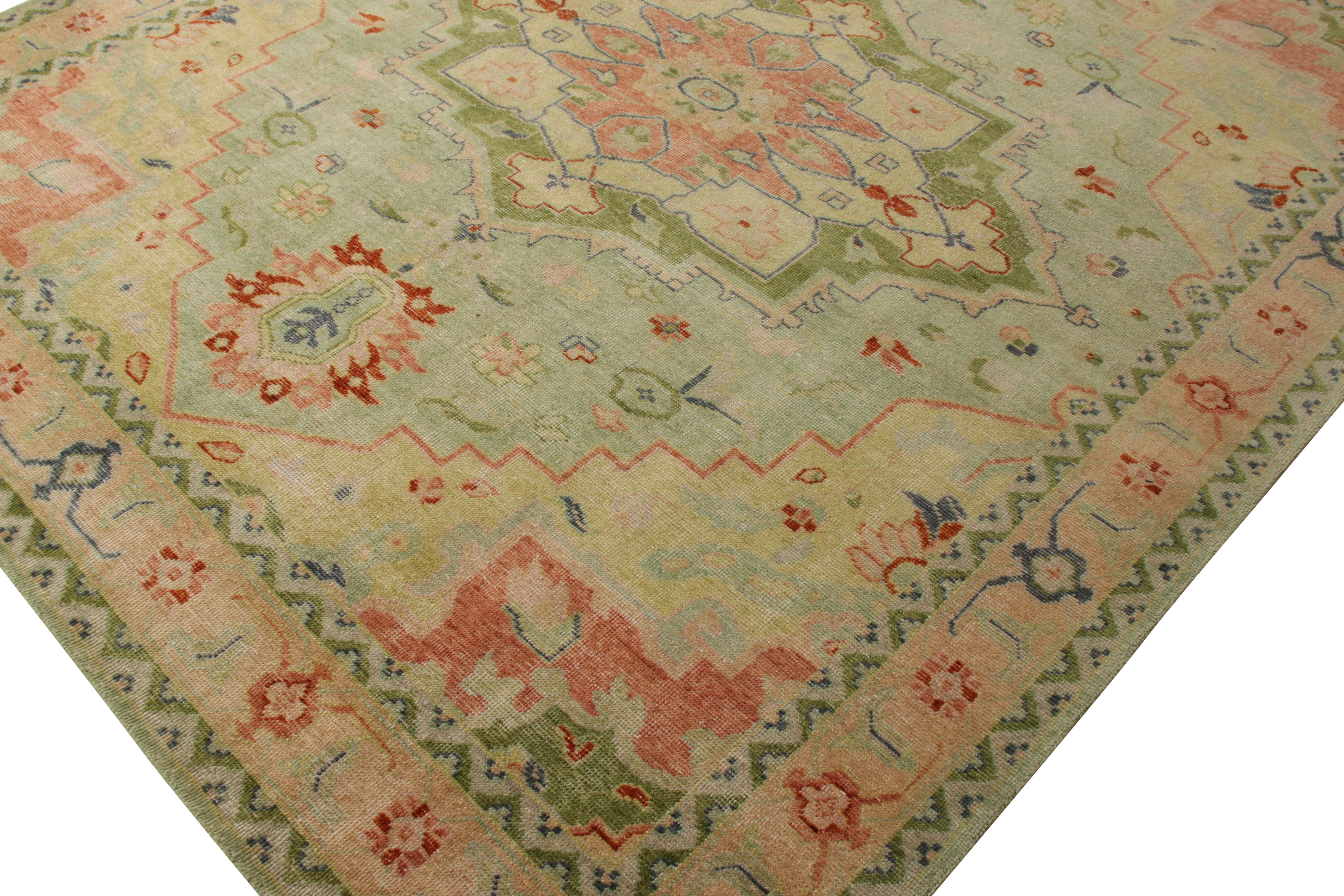 Indien Rug & Kilim's Tapis traditionnel noué à la main Jade Vert Pêche Rose Médaillon en vente