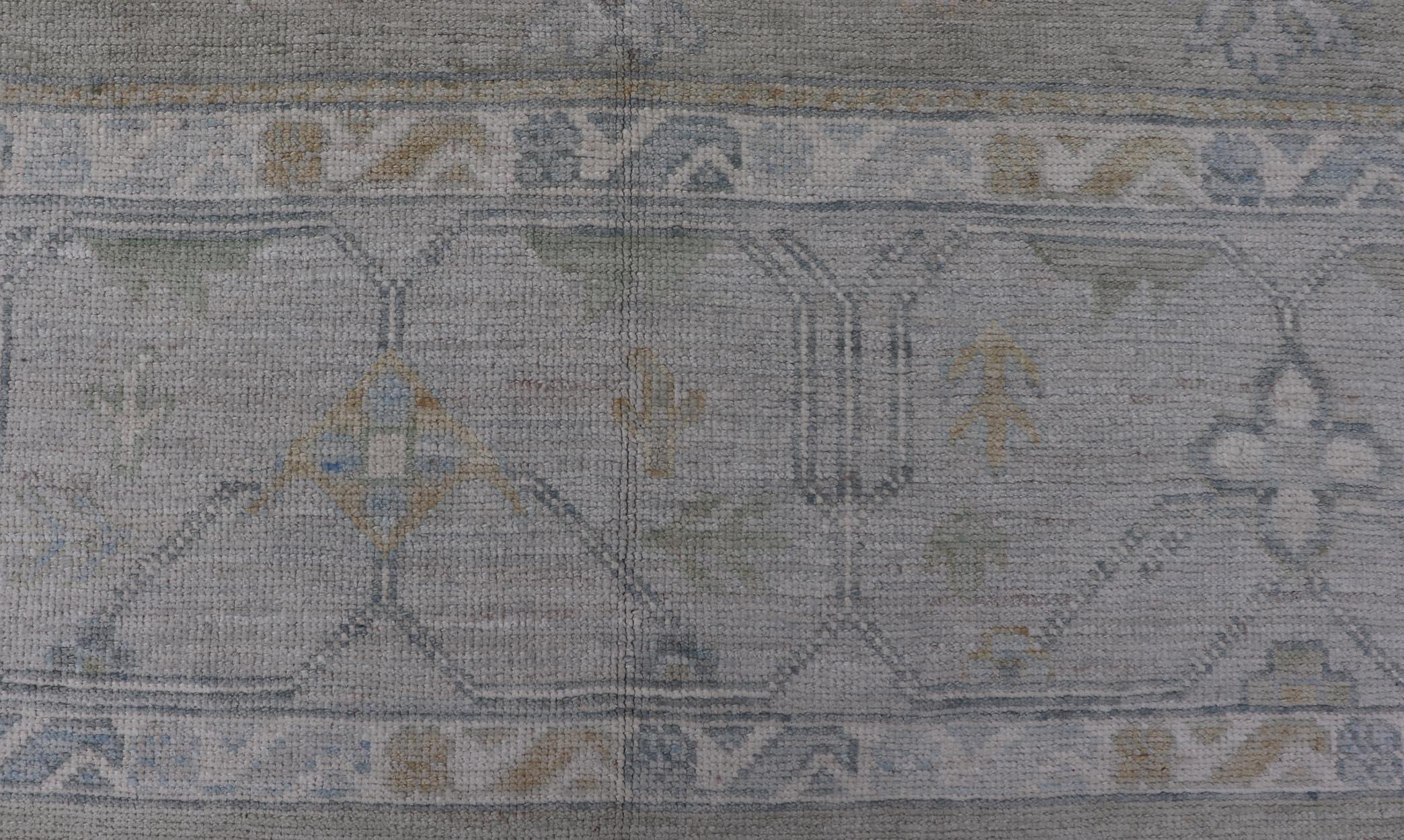 Hand-Knotted Transitional Neutral Oushak Rug in Light Gray, Light Blue, Green In New Condition For Sale In Atlanta, GA