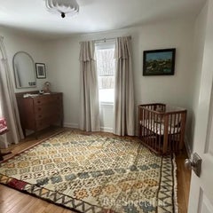 Handgeknüpfter türkischer Wollteppich mit gedeckten Farben und geometrischem Blumenmuster