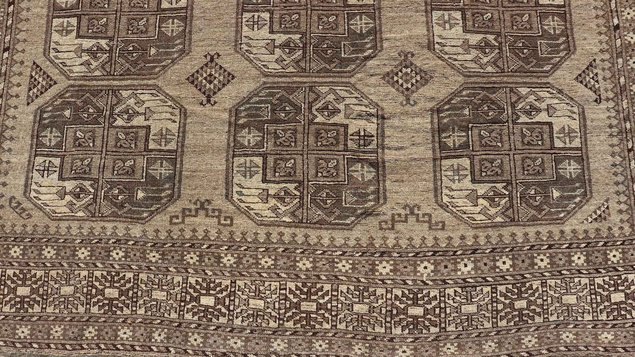 Hand-Knotted Turkomen Ersari Rug in Wool with All-Over Repeating Gul Design For Sale 5