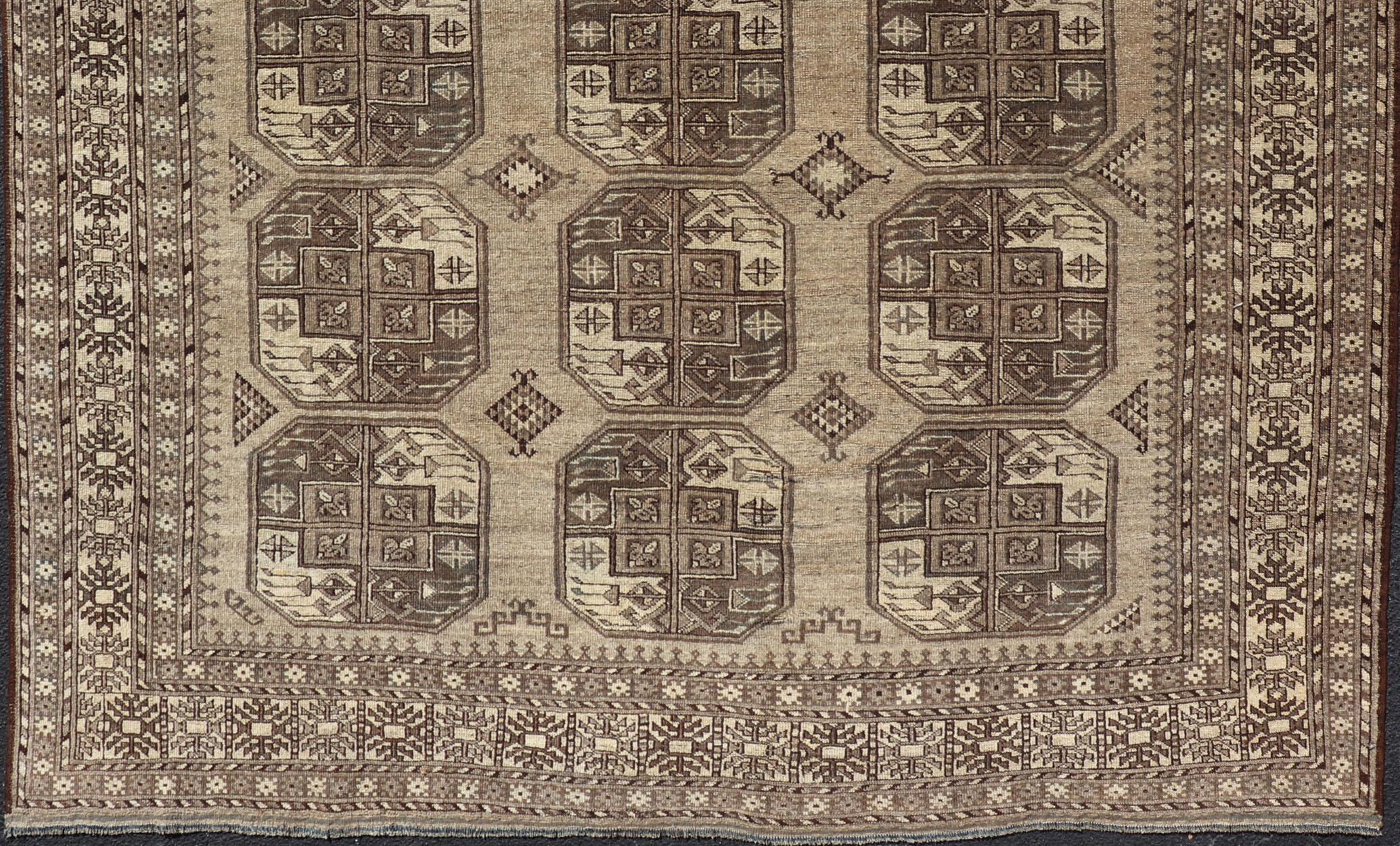 20th Century Hand-Knotted Turkomen Ersari Rug in Wool with All-Over Repeating Gul Design For Sale