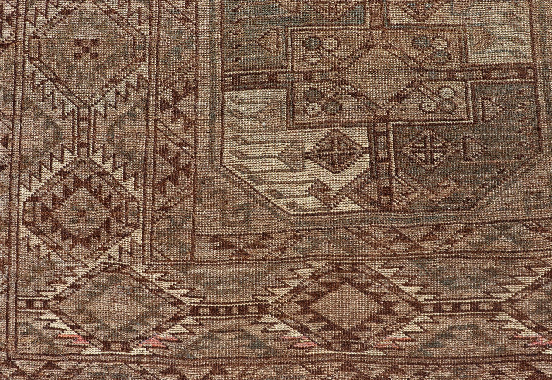 Hand-Knotted Turkomen Ersari Rug in Wool with All-Over Sub-Geometric Gul Design For Sale 5
