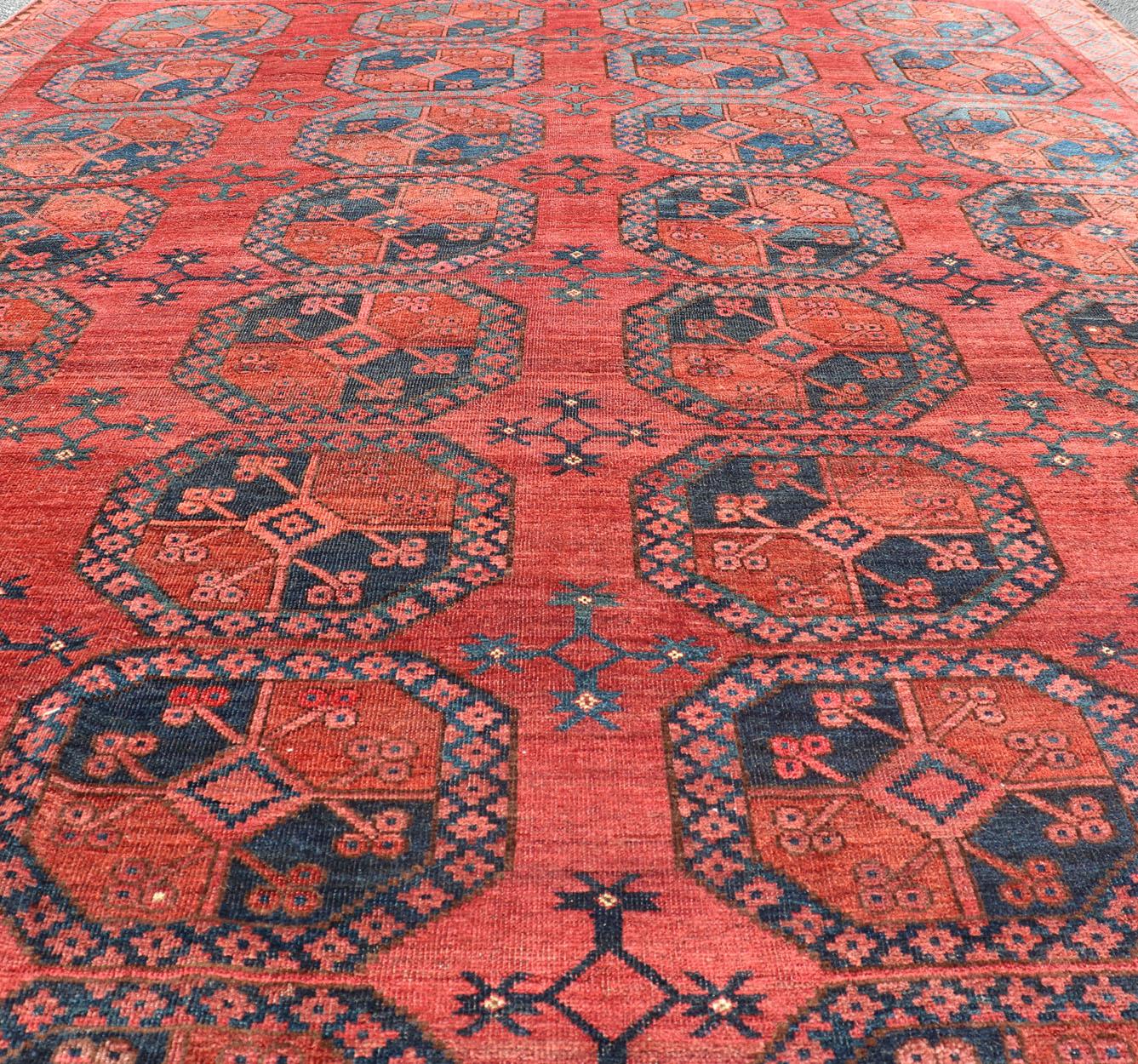Tappeto Turkomen Ersari in lana, annodato a mano, con disegno Gul in rosso, arancione e blu. in vendita 2