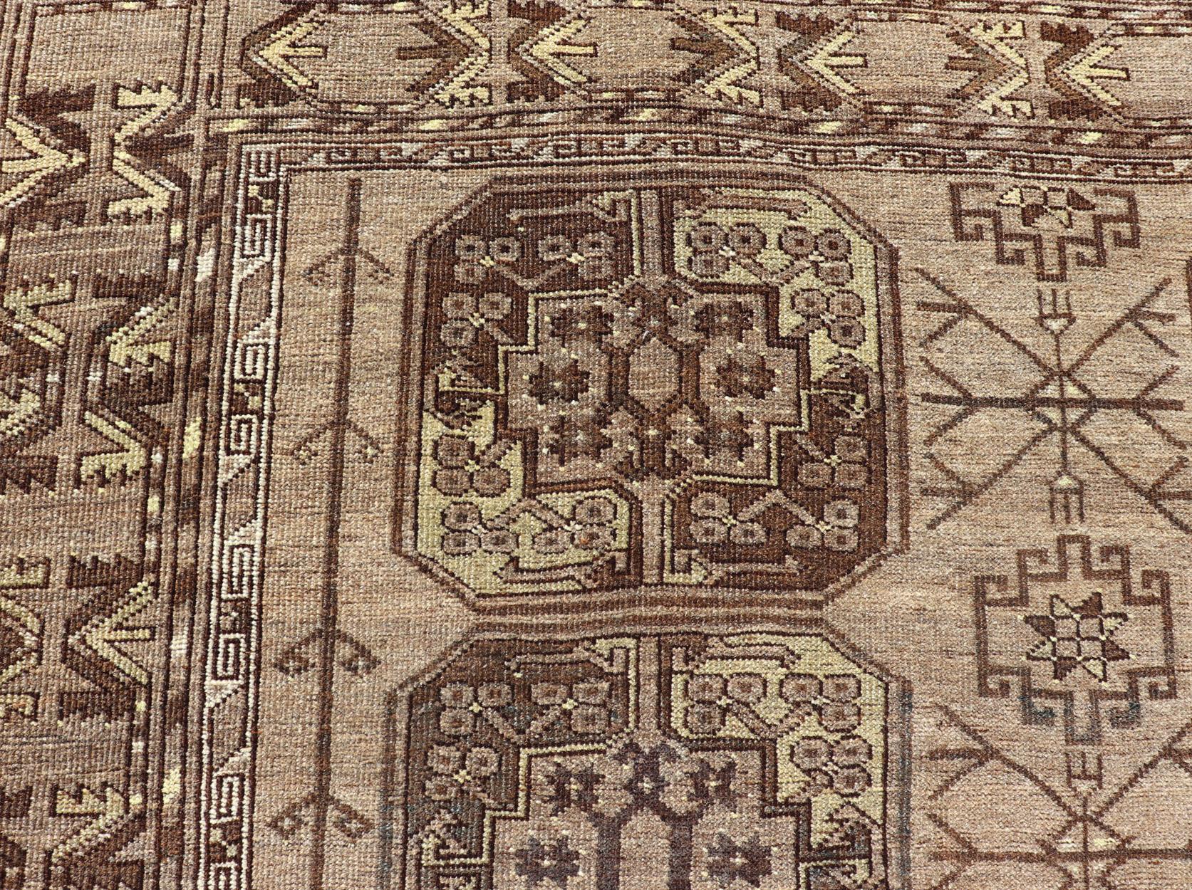 Hand-Knotted Turkomen Ersari Rug in Wool with Repeating Sub-Geometric Gul Design For Sale 4