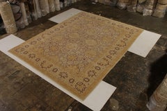 Tappeto Vintage Agra annodato a mano con motivi floreali beige e oro.