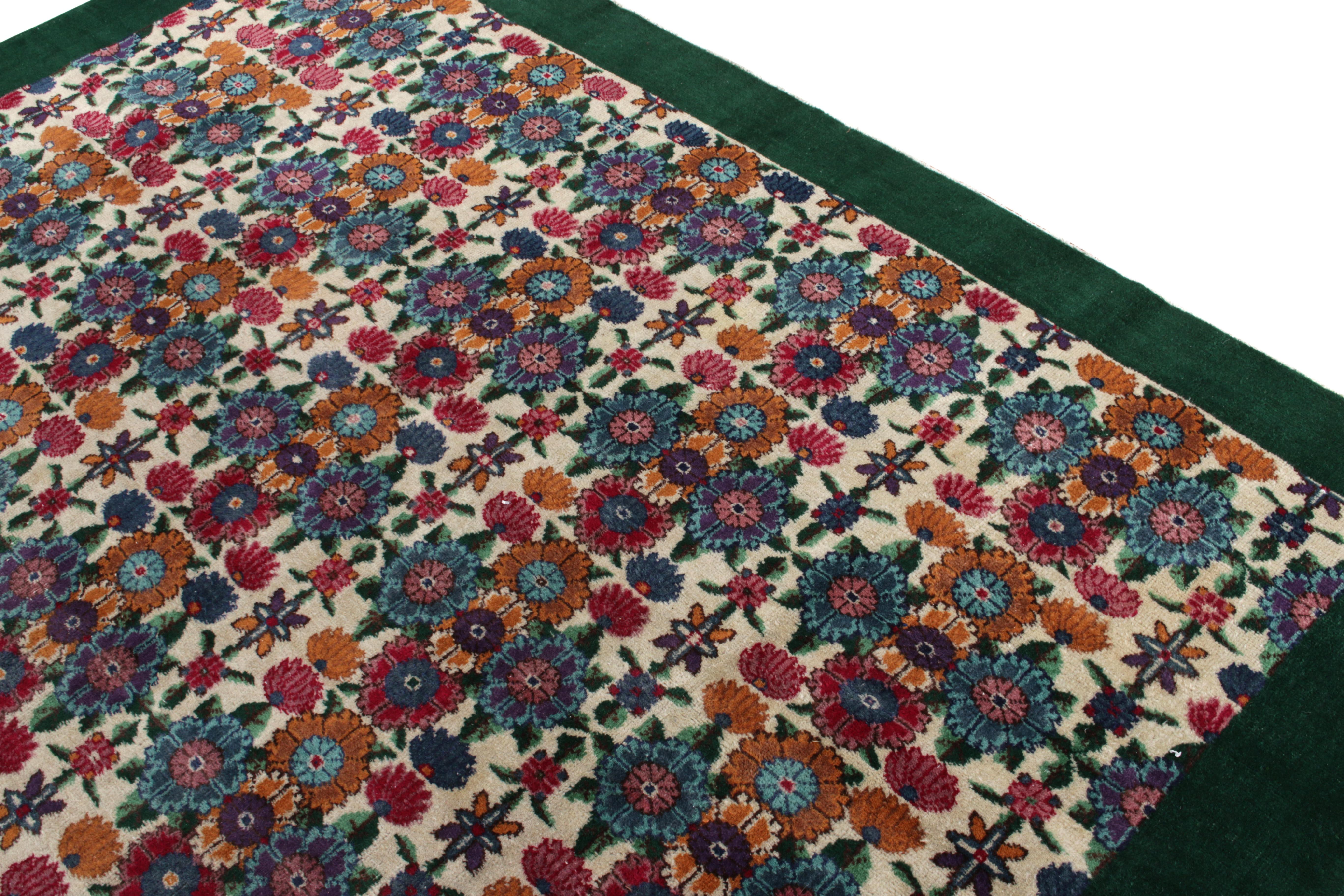 Handgeknüpfter Vintage-Art-Déco-Teppich in Grün, Beige, Blau mit Blumenmuster (Türkisch) im Angebot
