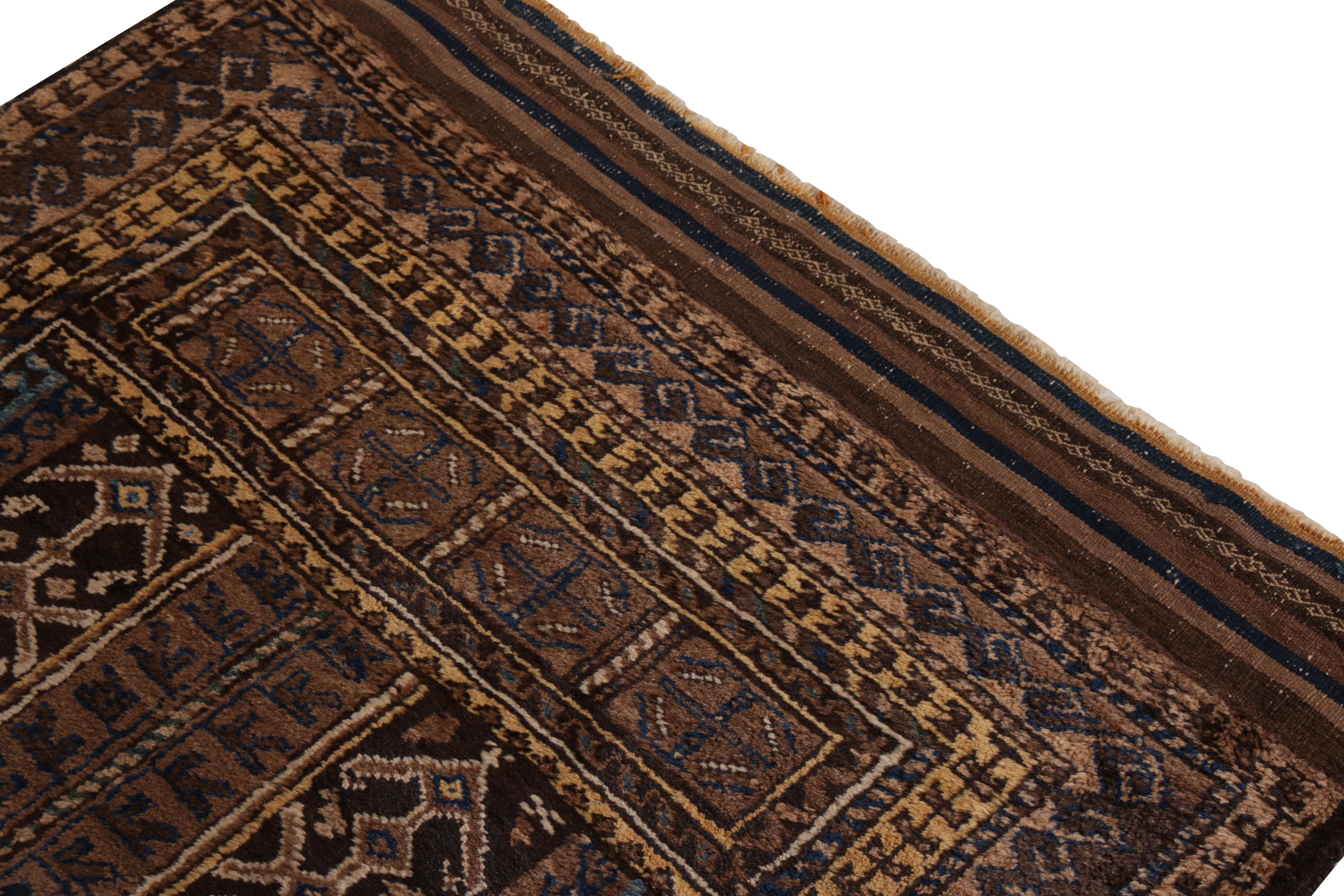 Handgeknüpfter Vintage-Baluch-Teppich in Beige mit Stammes-Läufer-Muster von Teppich & Kelim (Persisch) im Angebot
