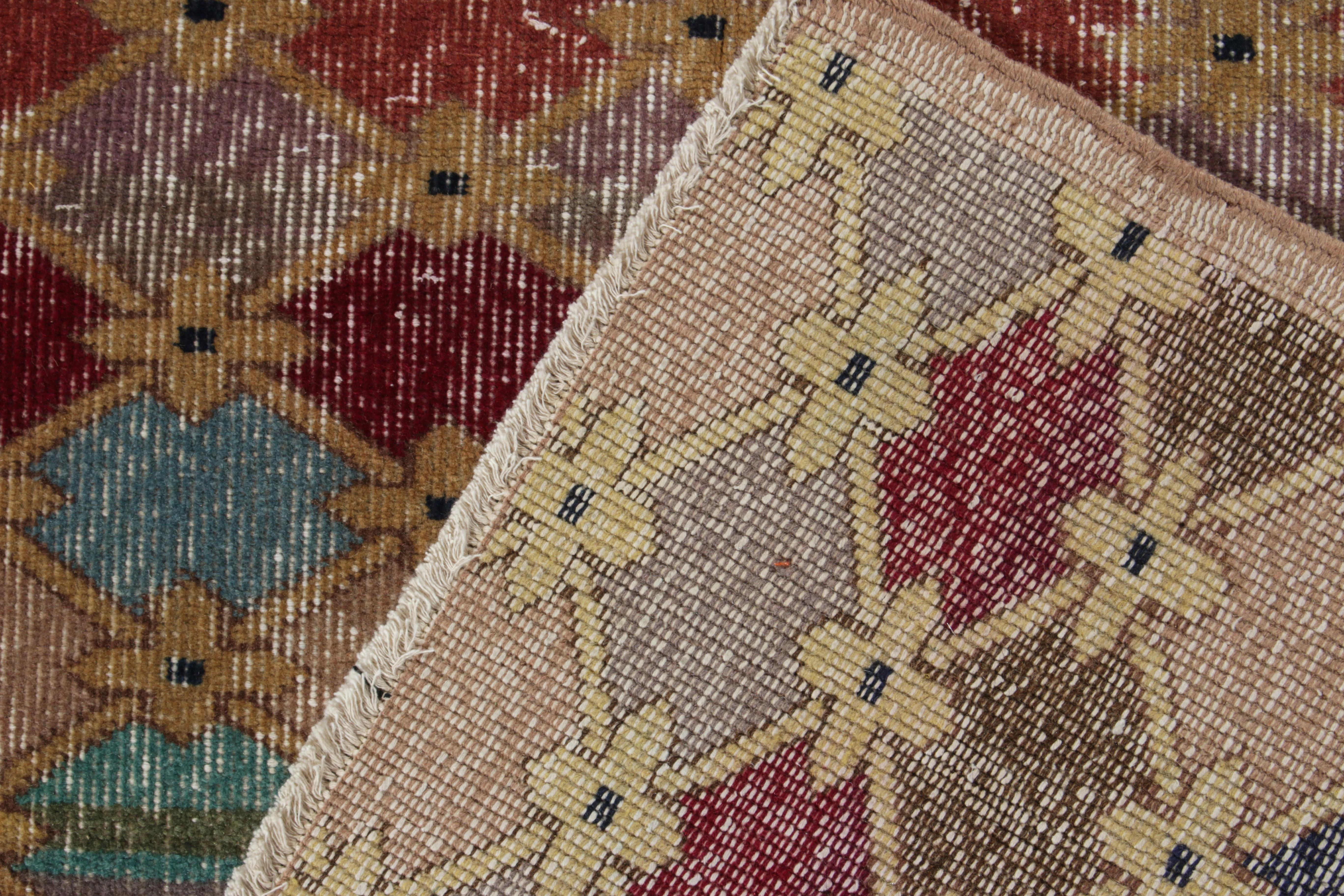 Vintage Distressed Art Deco Teppich in Rosa, geometrisches Blumenmuster von Teppich & Kelim (Handgeknüpft) im Angebot
