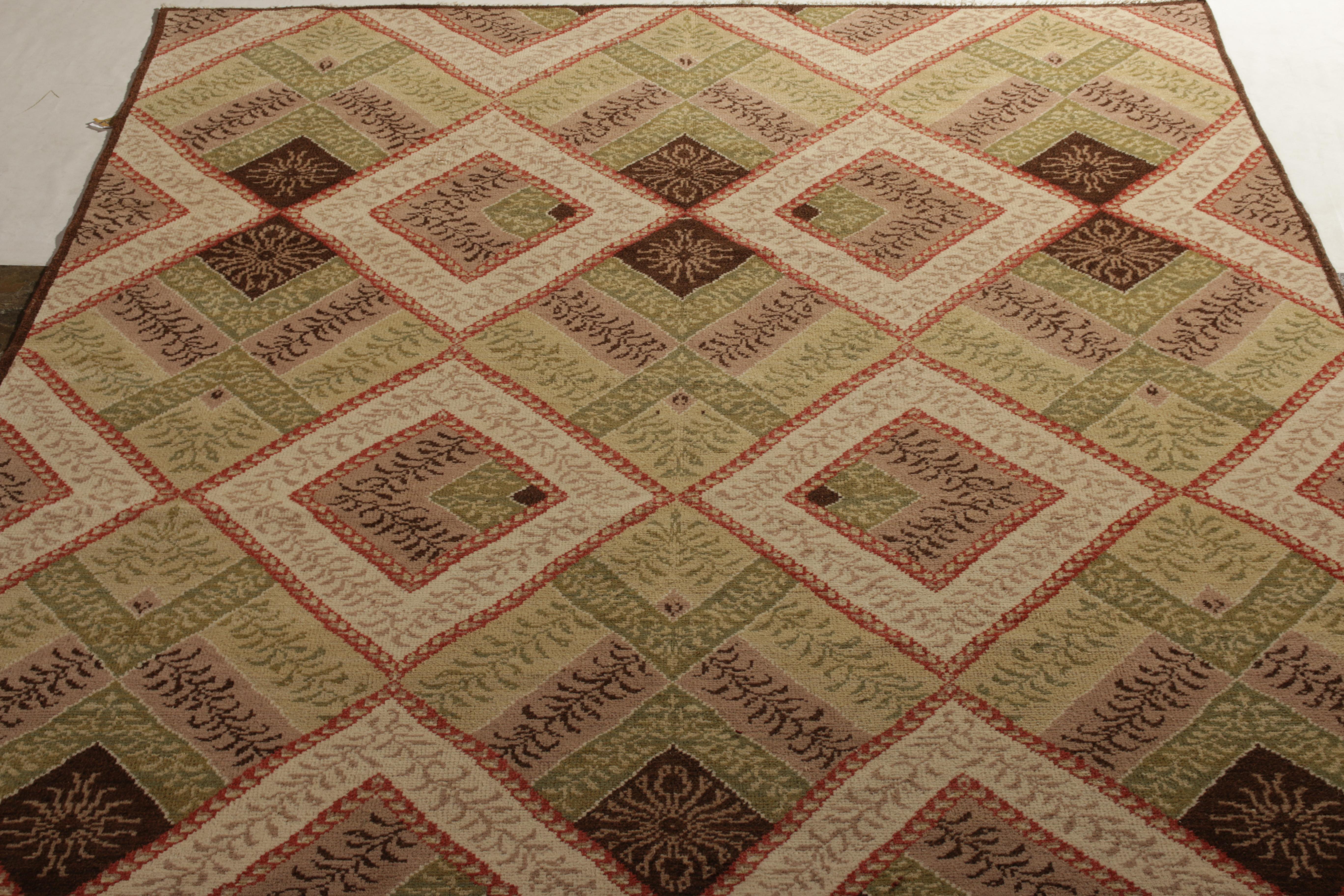 Tappeto Vintage French Country annodato a mano con motivo verde all-over di Rug & Kilim In condizioni ottime in vendita a Long Island City, NY