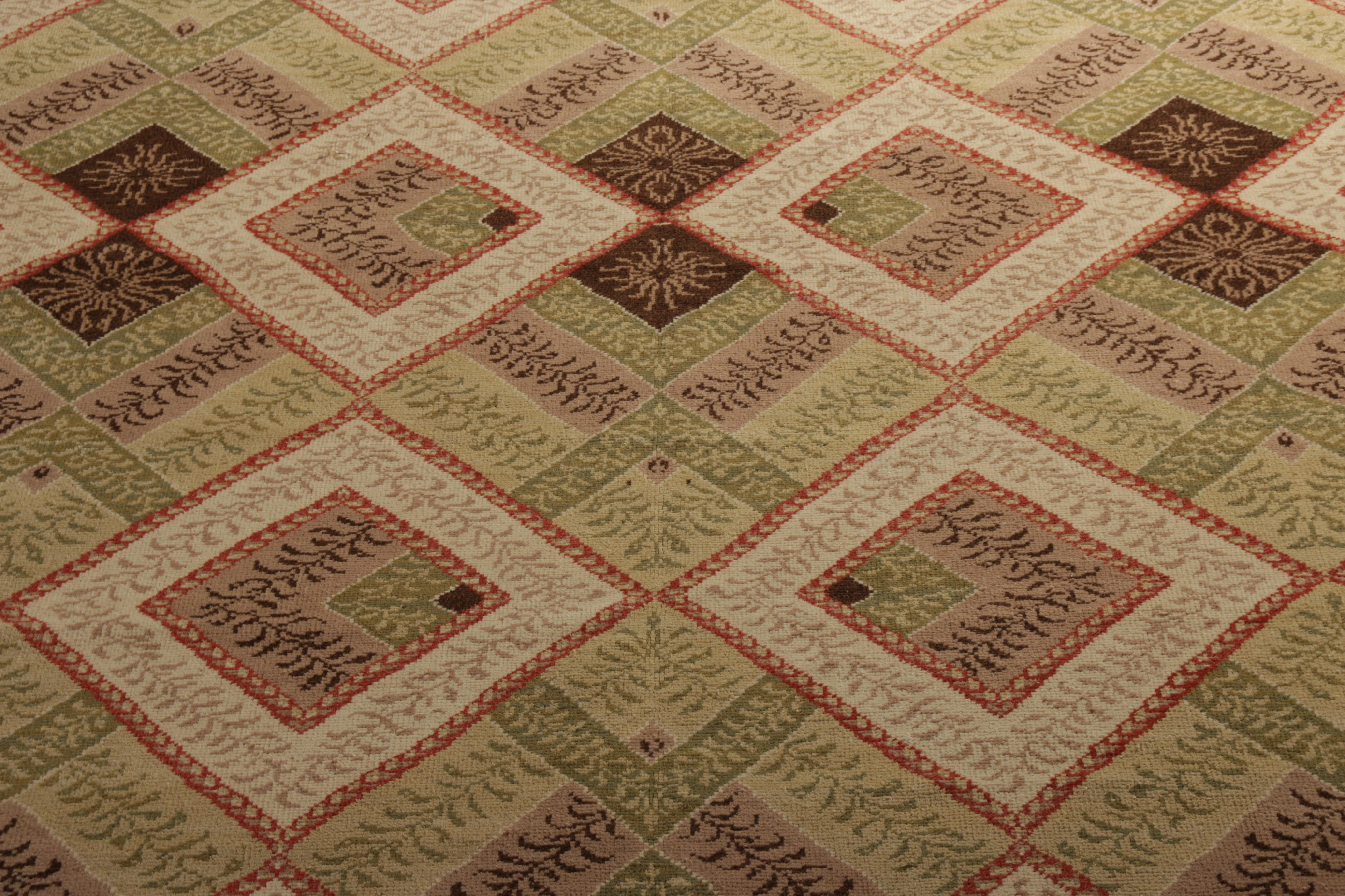 Fine XX secolo Tappeto Vintage French Country annodato a mano con motivo verde all-over di Rug & Kilim in vendita