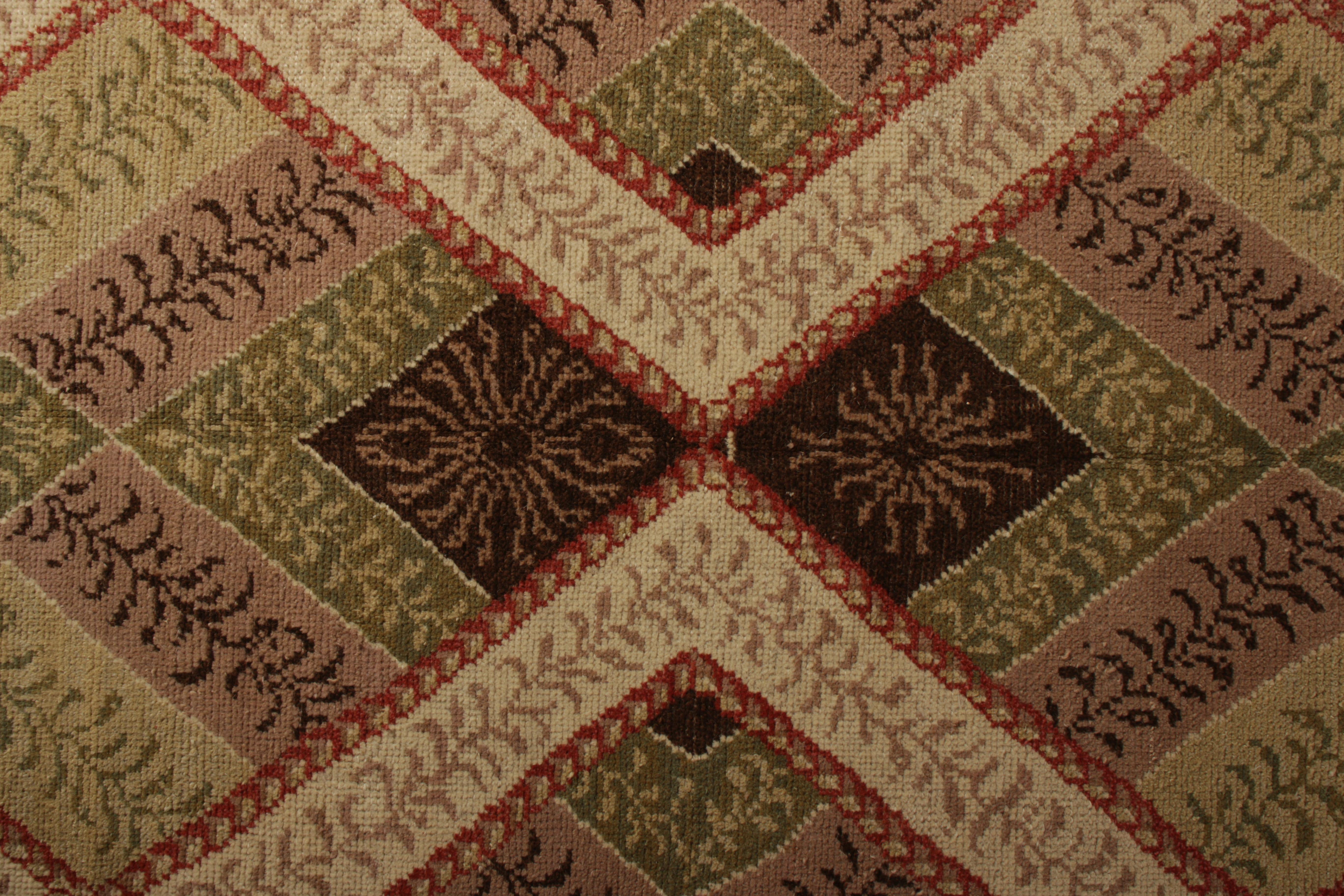 Lana Tappeto Vintage French Country annodato a mano con motivo verde all-over di Rug & Kilim in vendita