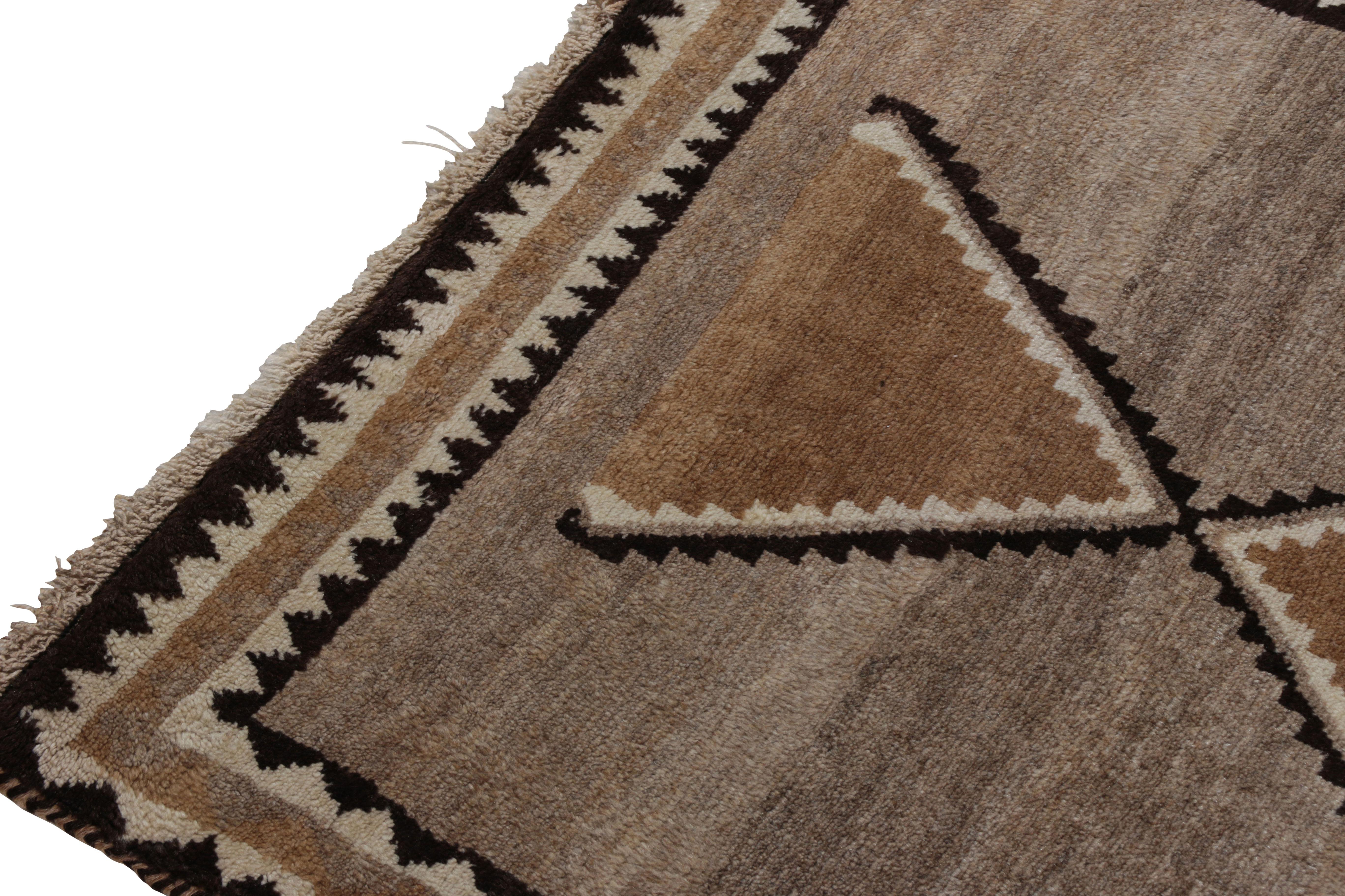 Gabbeh Vintage-Teppich im Medaillon-Stil, Mid-Century-Perserteppich-Design von Teppich & Kelim (Persisch) im Angebot