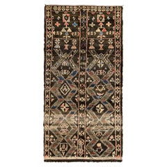 Tapis marocain vintage beige-marron, motif géométrique rouge de Rug & Kilim