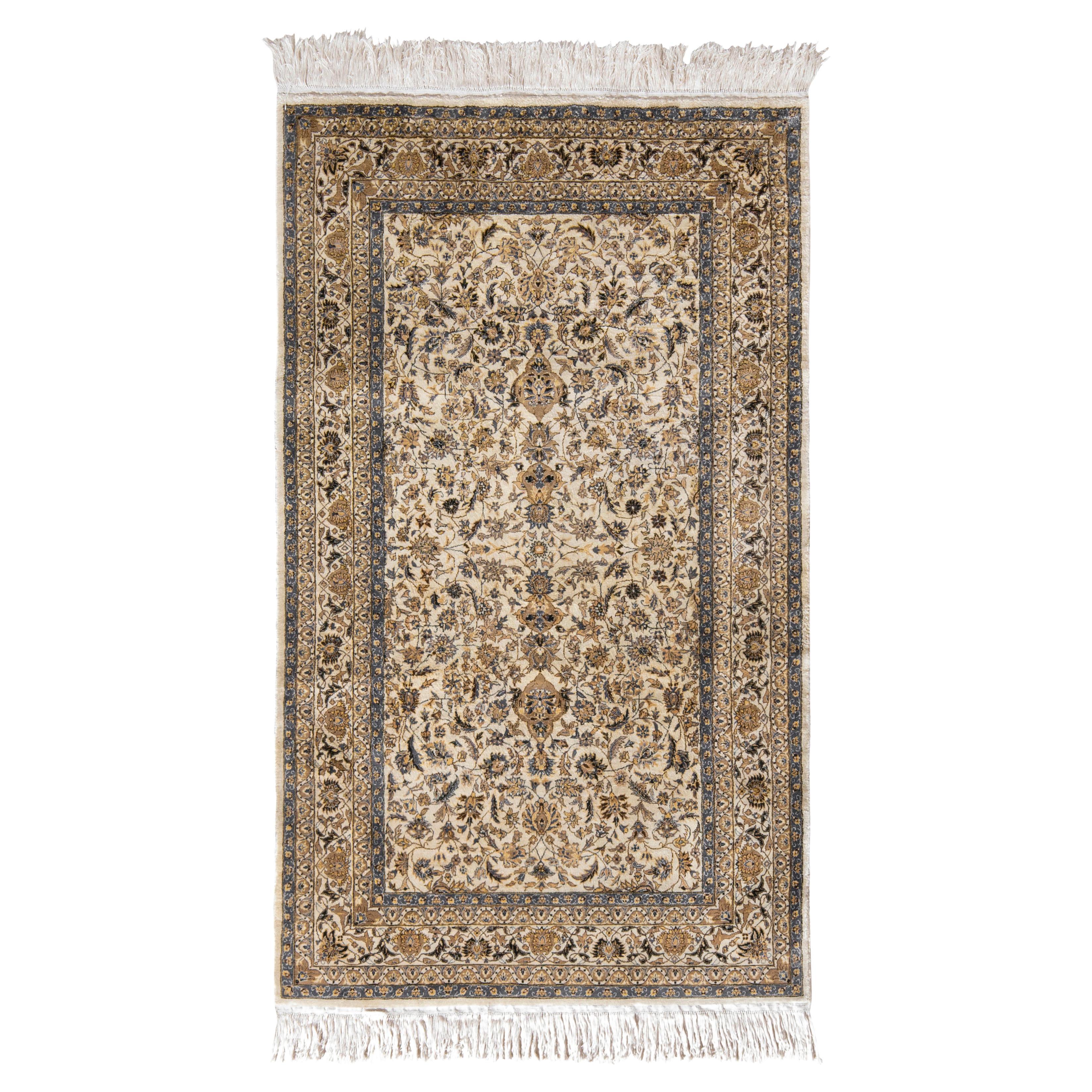Handgeknüpfter persischer Vintage-Teppich in Beige-Braun mit Blumenmuster von Teppich & Kelim