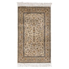 Tapis persan vintage noué à la main à motif floral beige-marron de Rug & Kilim