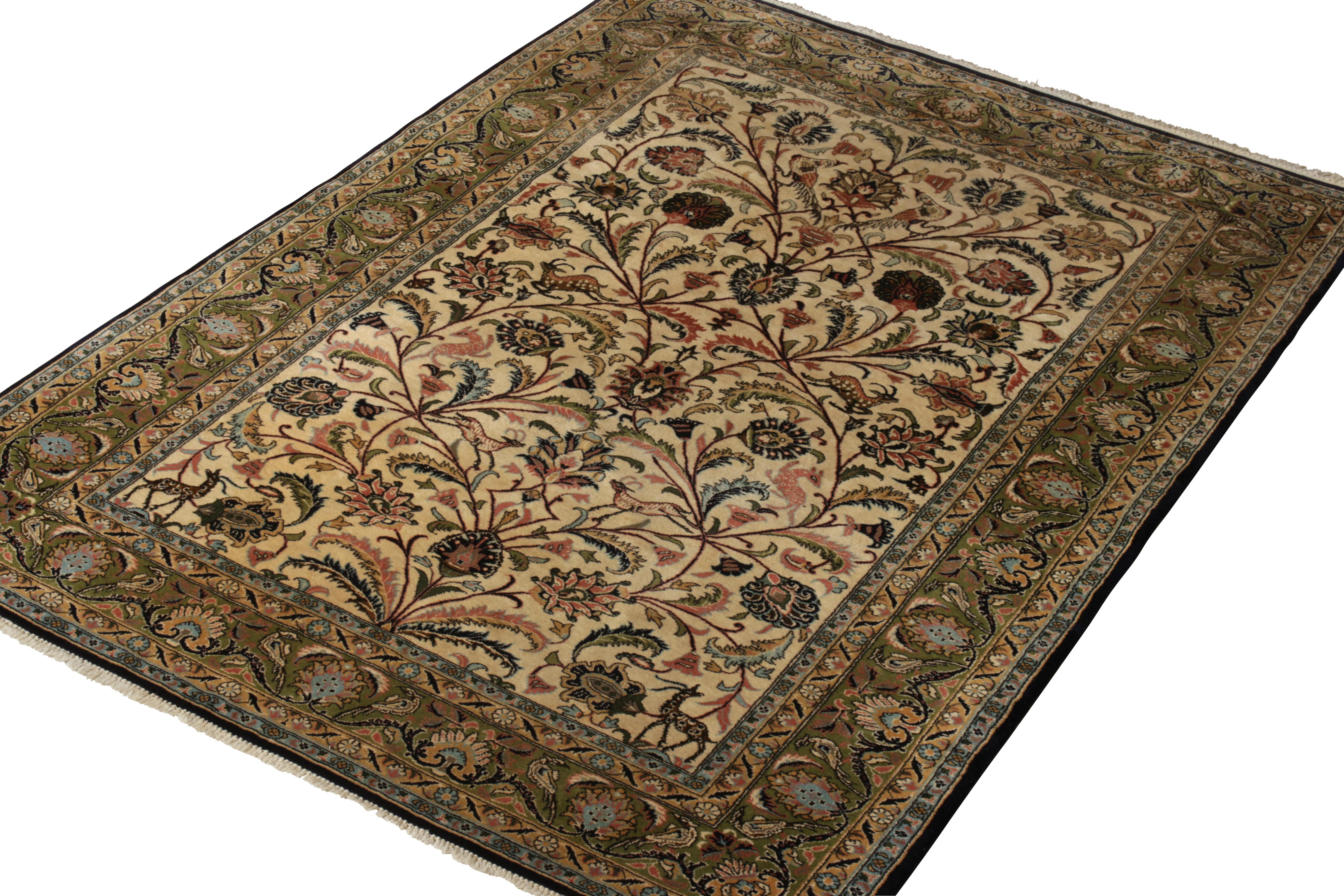 Handgeknüpfter Qum-Perserteppich im Vintage-Stil, beige, braun und grün geblümt, von Teppich & Kelim (Persisch) im Angebot