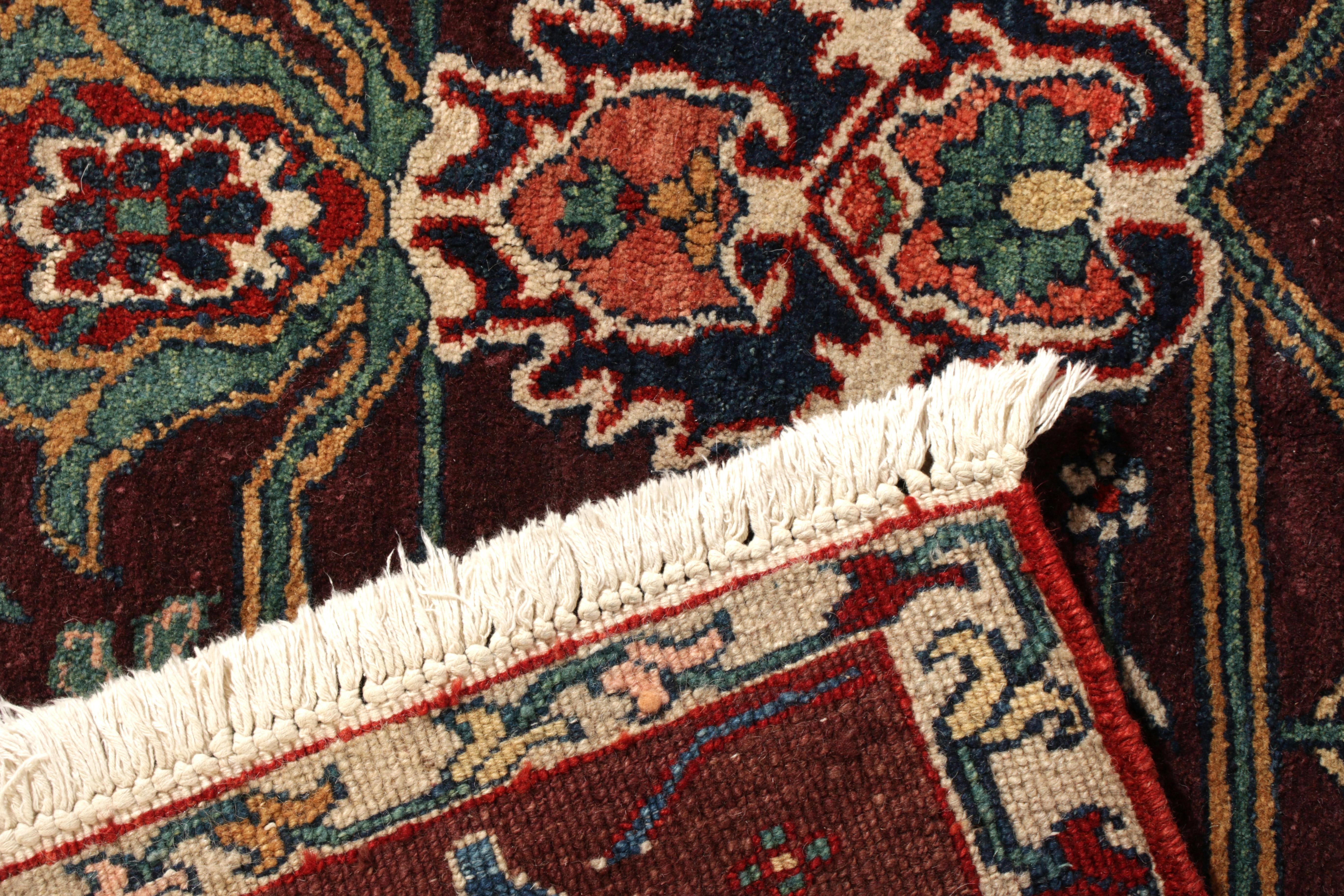 Handgeknüpfter Vintage-Teppich in Rot und Grün mit geometrischem All-Over-Muster (Ende des 20. Jahrhunderts) im Angebot