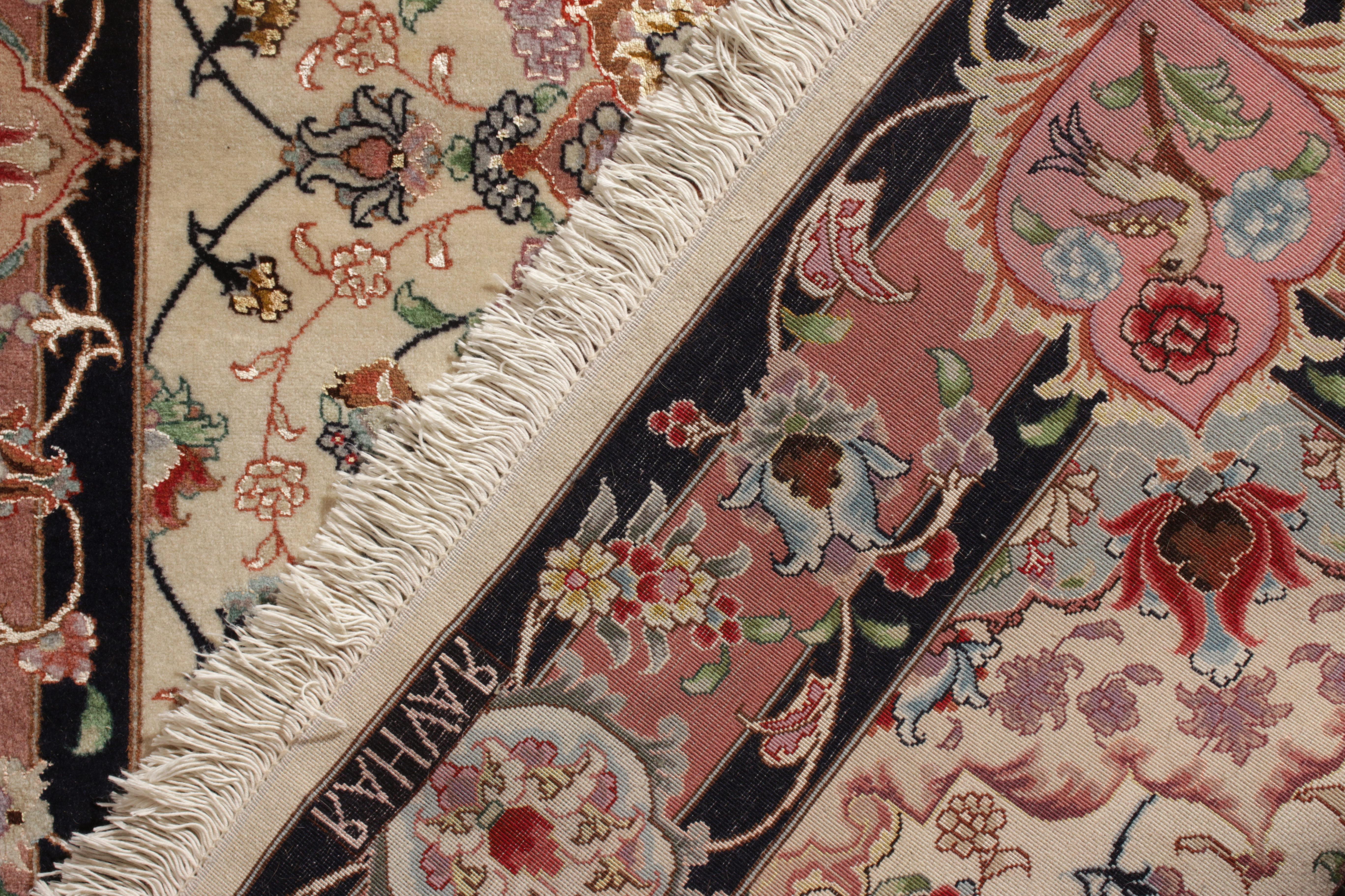 Handgeknüpfter Vintage-Perserteppich aus Täbris in Beige mit Medaillon-Blumen von Teppich & Kelim im Zustand „Gut“ im Angebot in Long Island City, NY