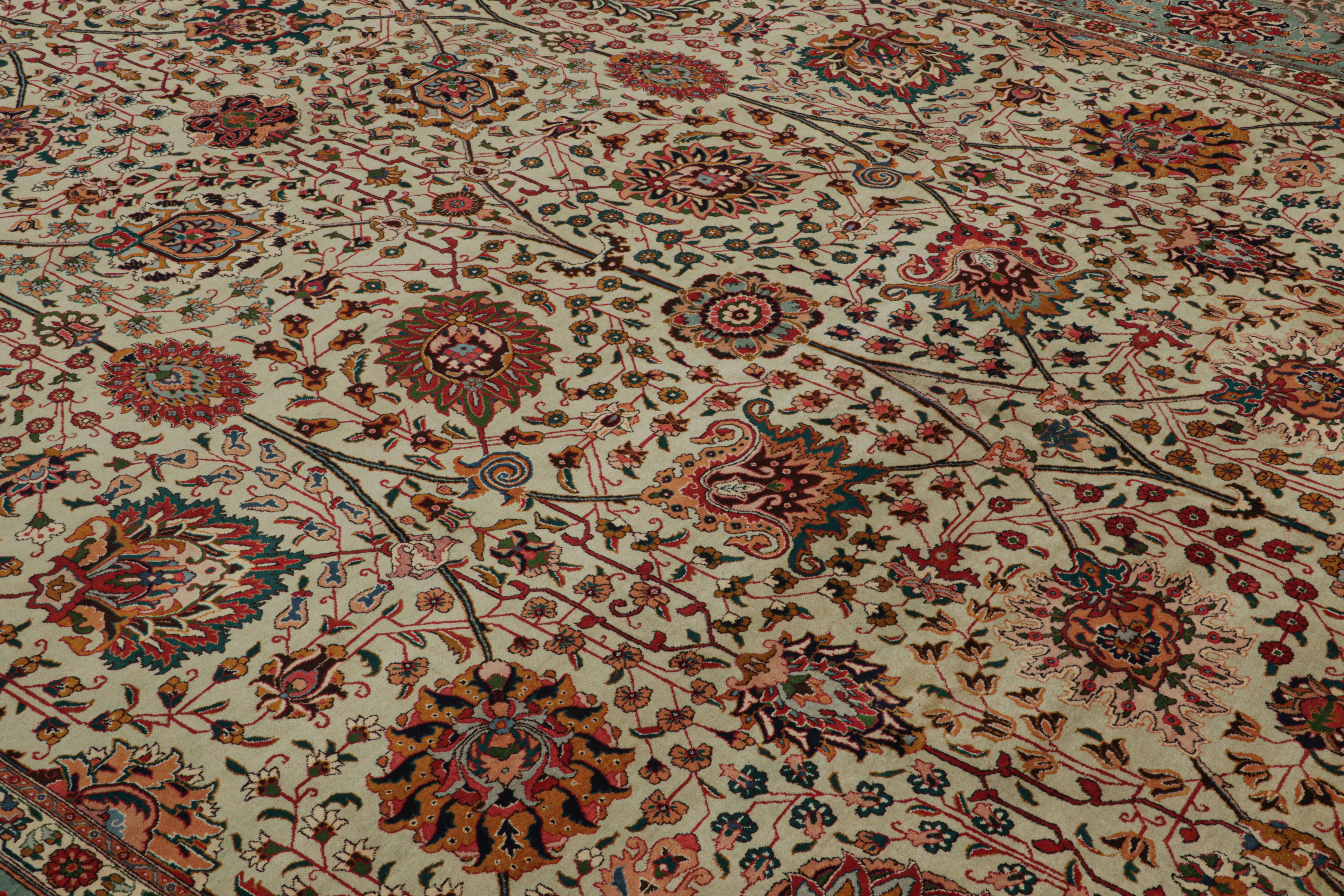 Handgeknüpfter Vintage-Perserteppich aus Täbris mit grünem Blumenmuster von Teppich & Kelim (Persisch) im Angebot