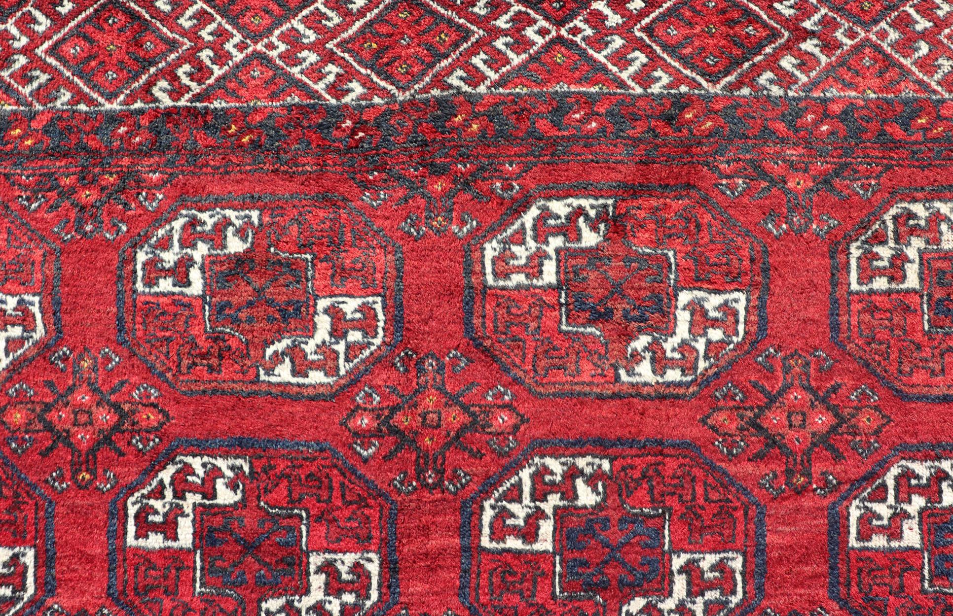 Hand-Knotted Vintage Turkomen Ersari Rug in Wool with Repeating Gul Design For Sale 4