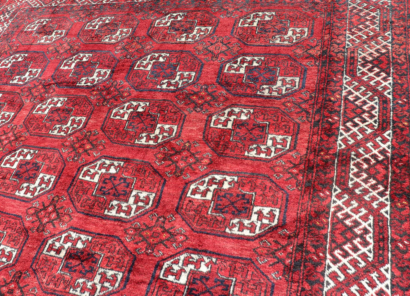 Hand-Knotted Vintage Turkomen Ersari Rug in Wool with Repeating Gul Design. Hand-Knotted Red vintage Ersari Rug with Gul Design, Keivan Woven Arts; rug EMB-9651-P13595, country of origin / type: Turkestan / Ersari, circa 1940s.

Measures: 7'3 x