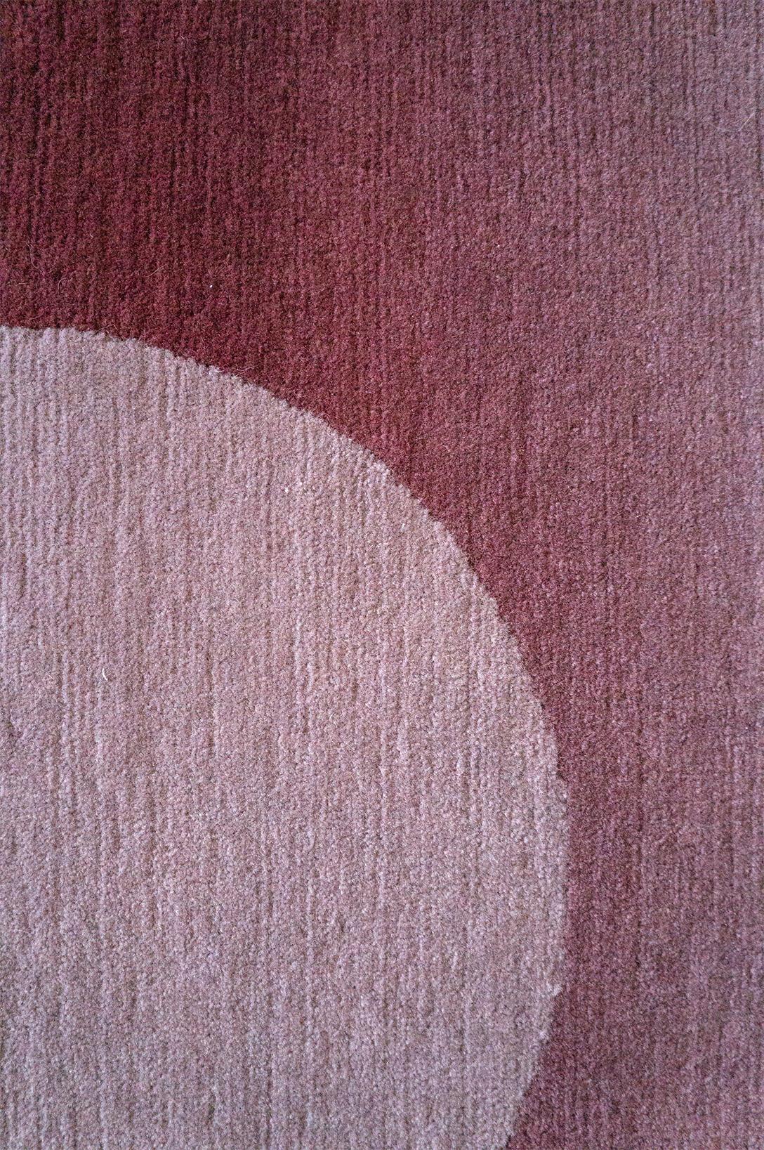 Jensin Okunishi Studio Scorched Rose Handgeknüpfter Wollteppich Ombré (Moderne) im Angebot