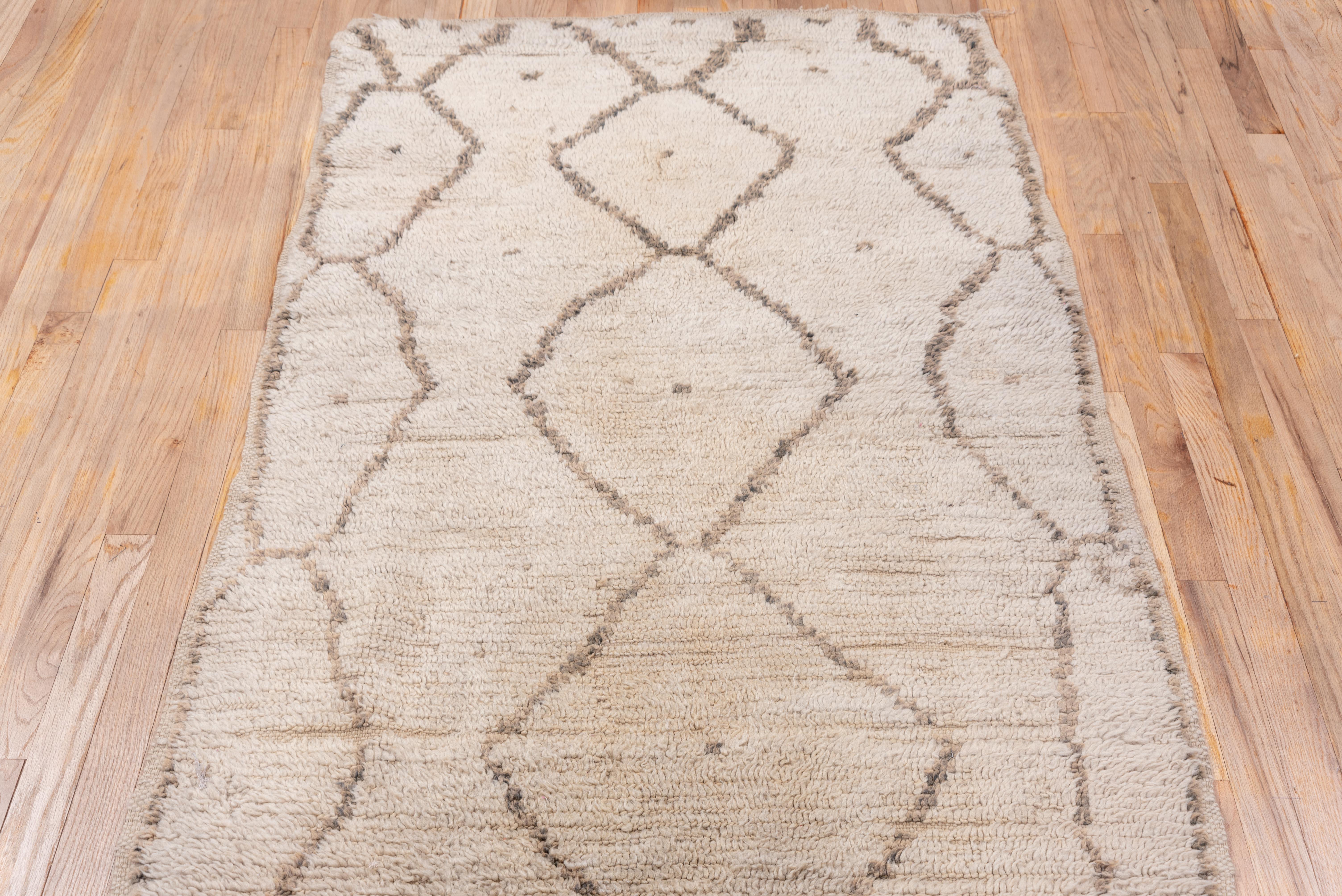 Hand-Knotted Wool Diamond Moroccan Rug For Sale 1