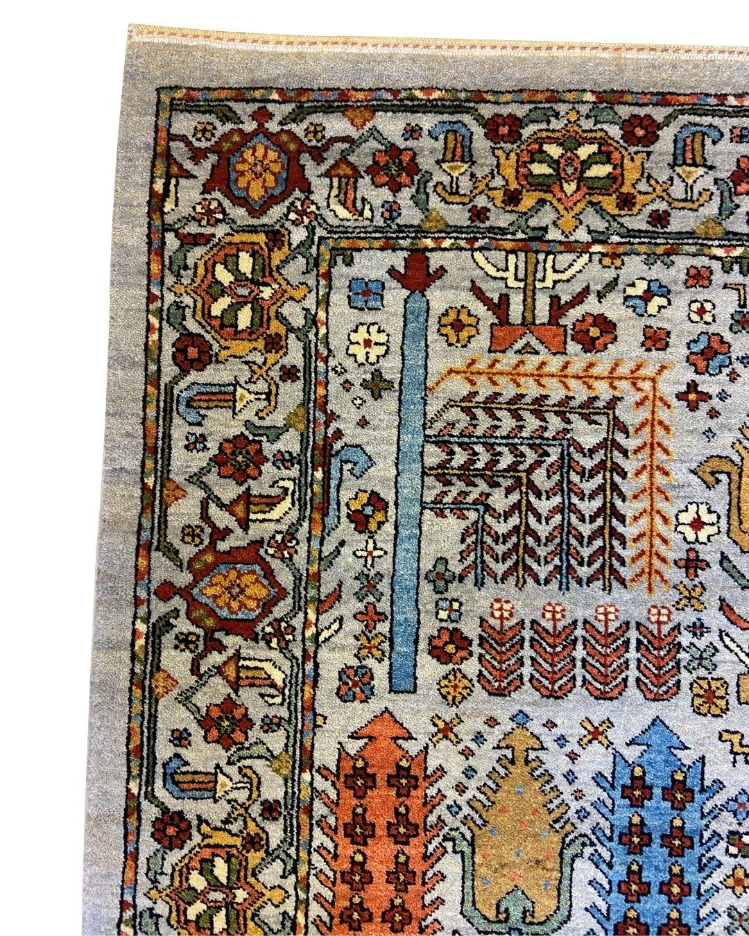 Indien Tapis de jardin noué à la main en bleu ciel, vert, rouge, rose et jaune, 4' x 6' en vente