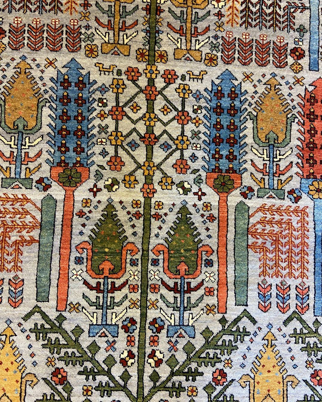 XXIe siècle et contemporain Tapis de jardin noué à la main en bleu ciel, vert, rouge, rose et jaune, 4' x 6' en vente