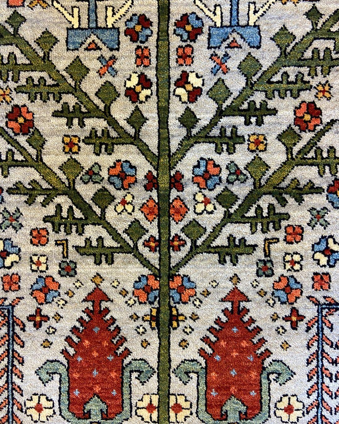 Laine Tapis de jardin noué à la main en bleu ciel, vert, rouge, rose et jaune, 4' x 6' en vente