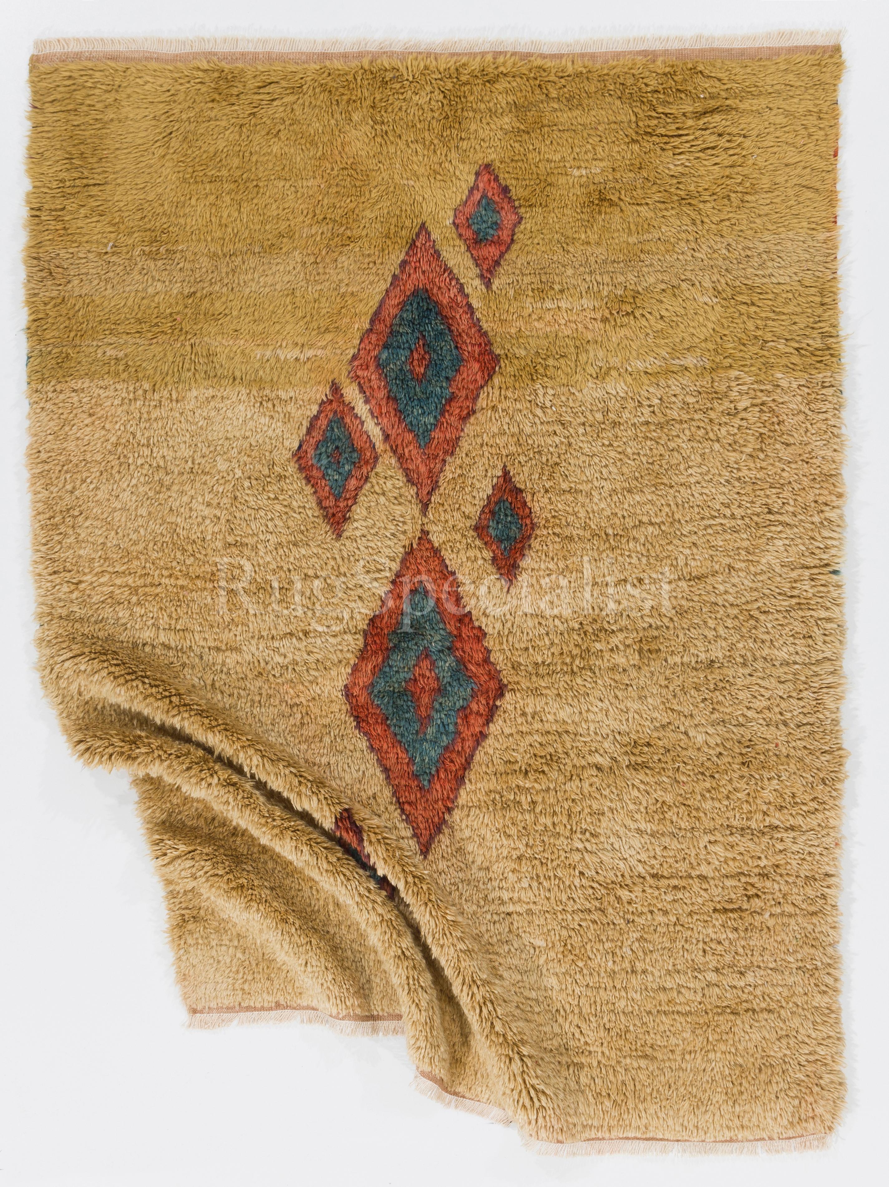 Elevate your living space with the exquisite charm of this new modern hand-knotted Moroccan berber beni ourain rug, crafted with precision and care from 100% wool. Combining the allure of Moroccan design with contemporary sensibilities, this rug is