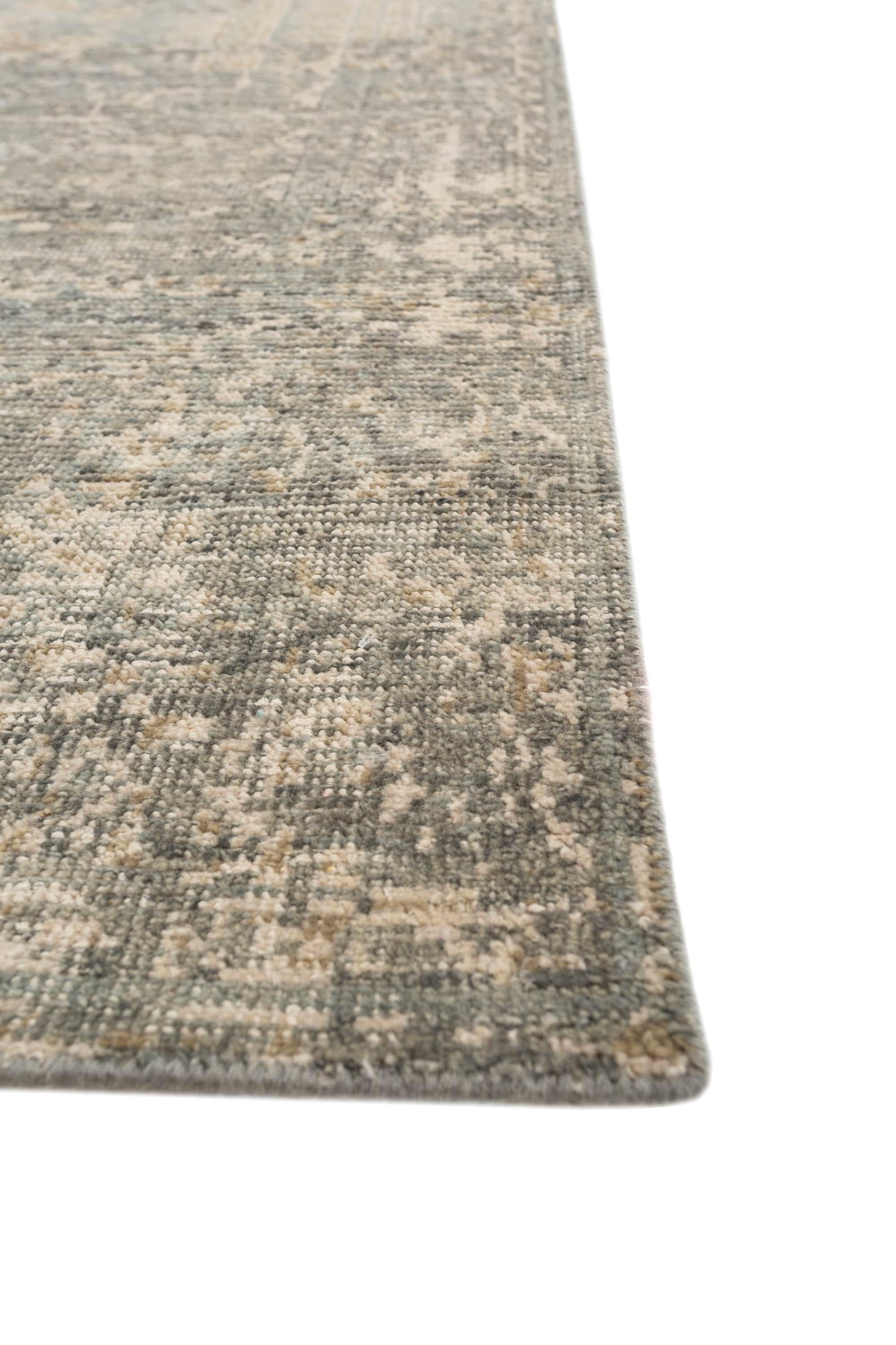 Hand-Knotted Wool Rug in Ashley Blue and Blue Haze, Transitional Floral Design In New Condition For Sale In Milano, IT