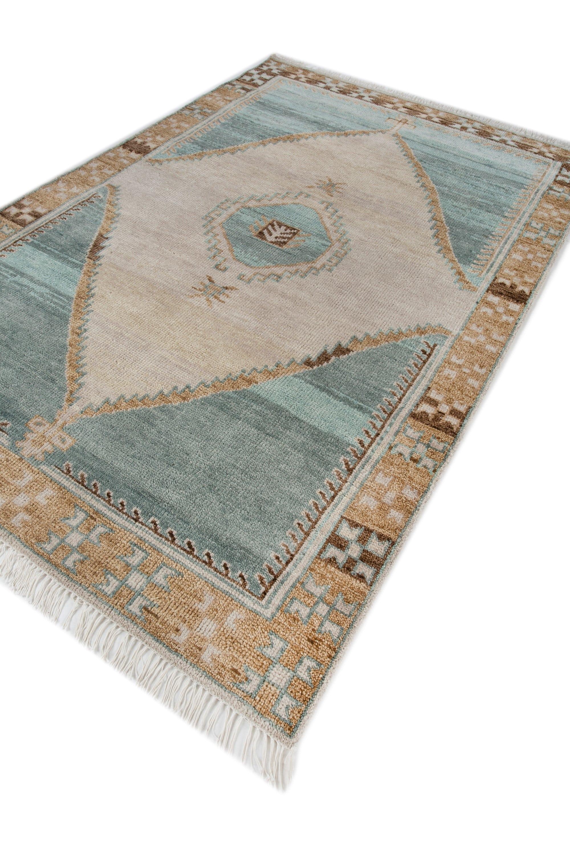 Verschönern Sie Ihren Raum mit diesem 9' x 12' großen, handgeknüpften Wollteppich von Jaipur, der in weichem Wolkenweiß und dunklem Elfenbein gehalten ist. Mit seinem subtilen, linearen Muster verbindet dieser Teppich traditionelle Handwerkskunst