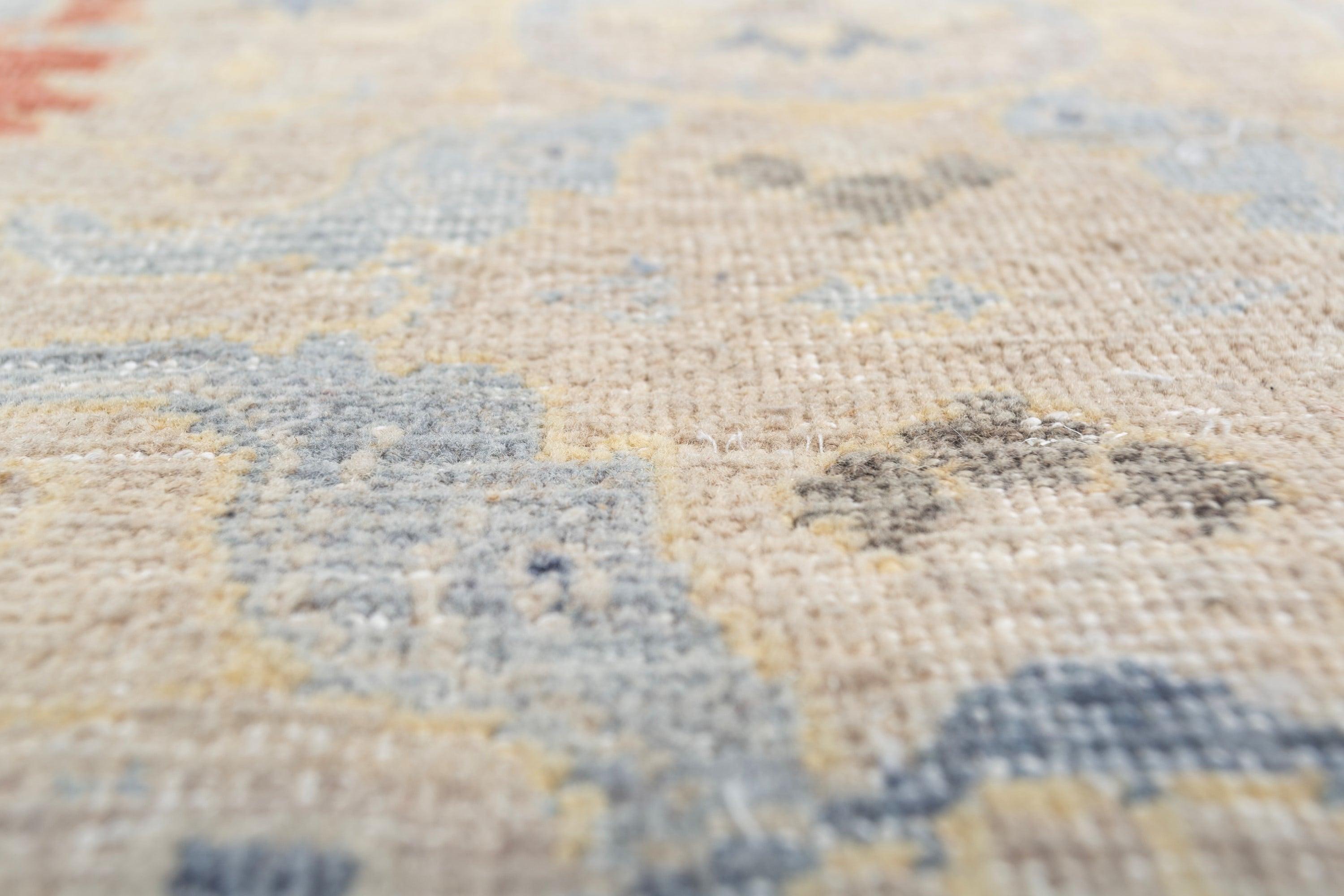 Indiano Tappeto in lana annodato a mano in paglia italiana, design minimalista e solido in vendita