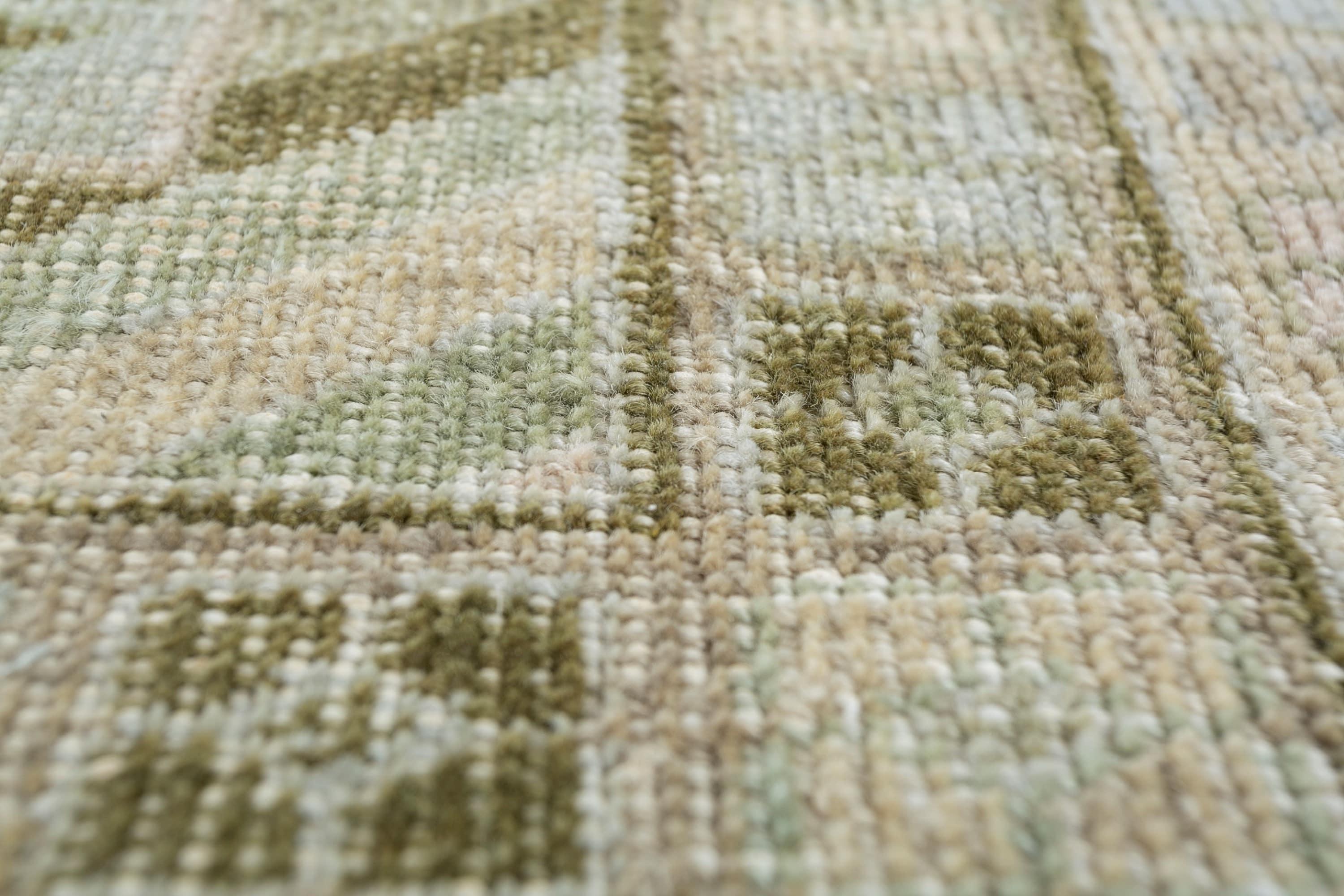 Indien Tapis en laine nouée à la main, coloris Lime Twist et Burnt Olive, design abstrait contemporain en vente