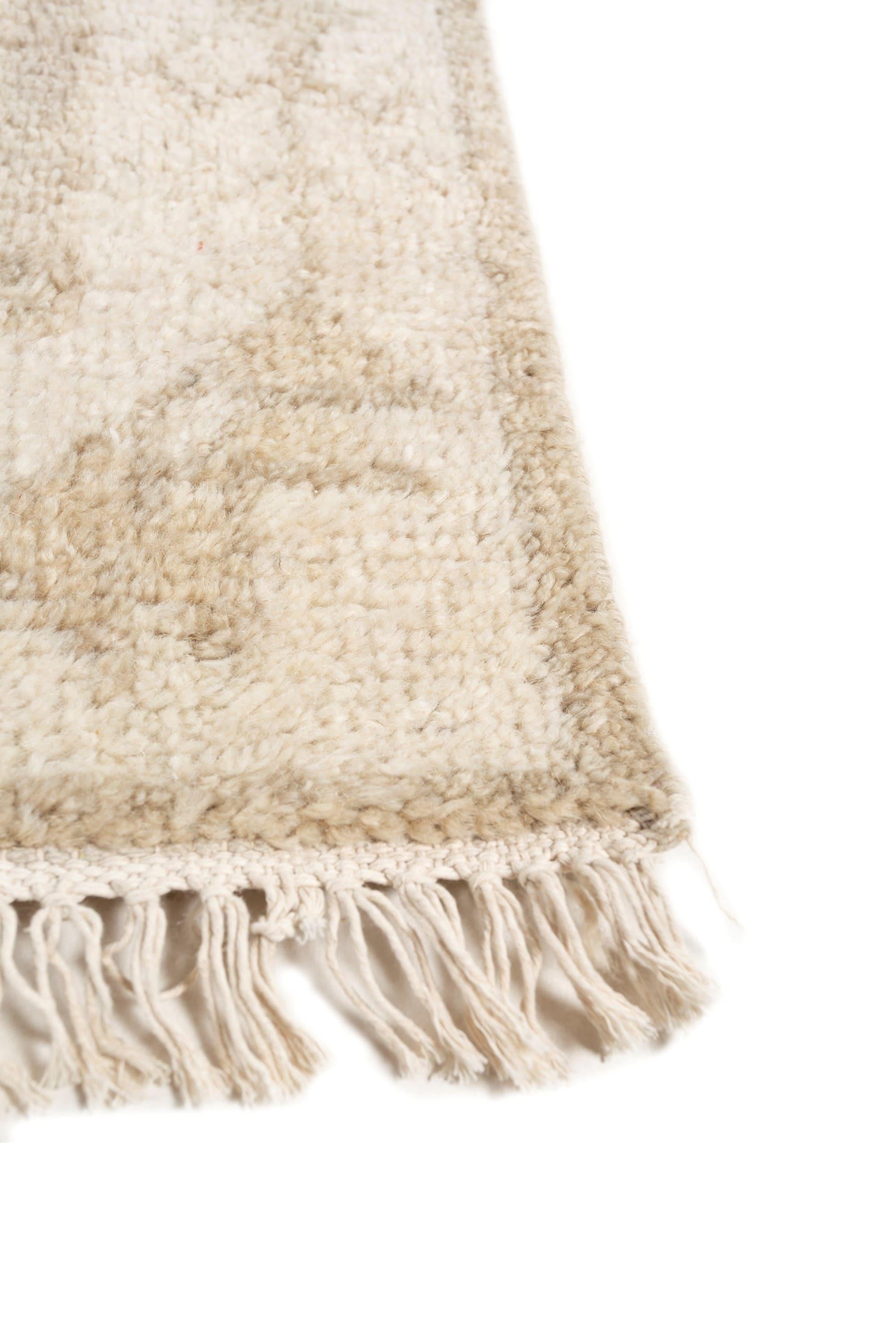 Colonial Revival Hand-Knotted Wool Rug in White Ice and Driftwood, Modern Organic Design For Sale