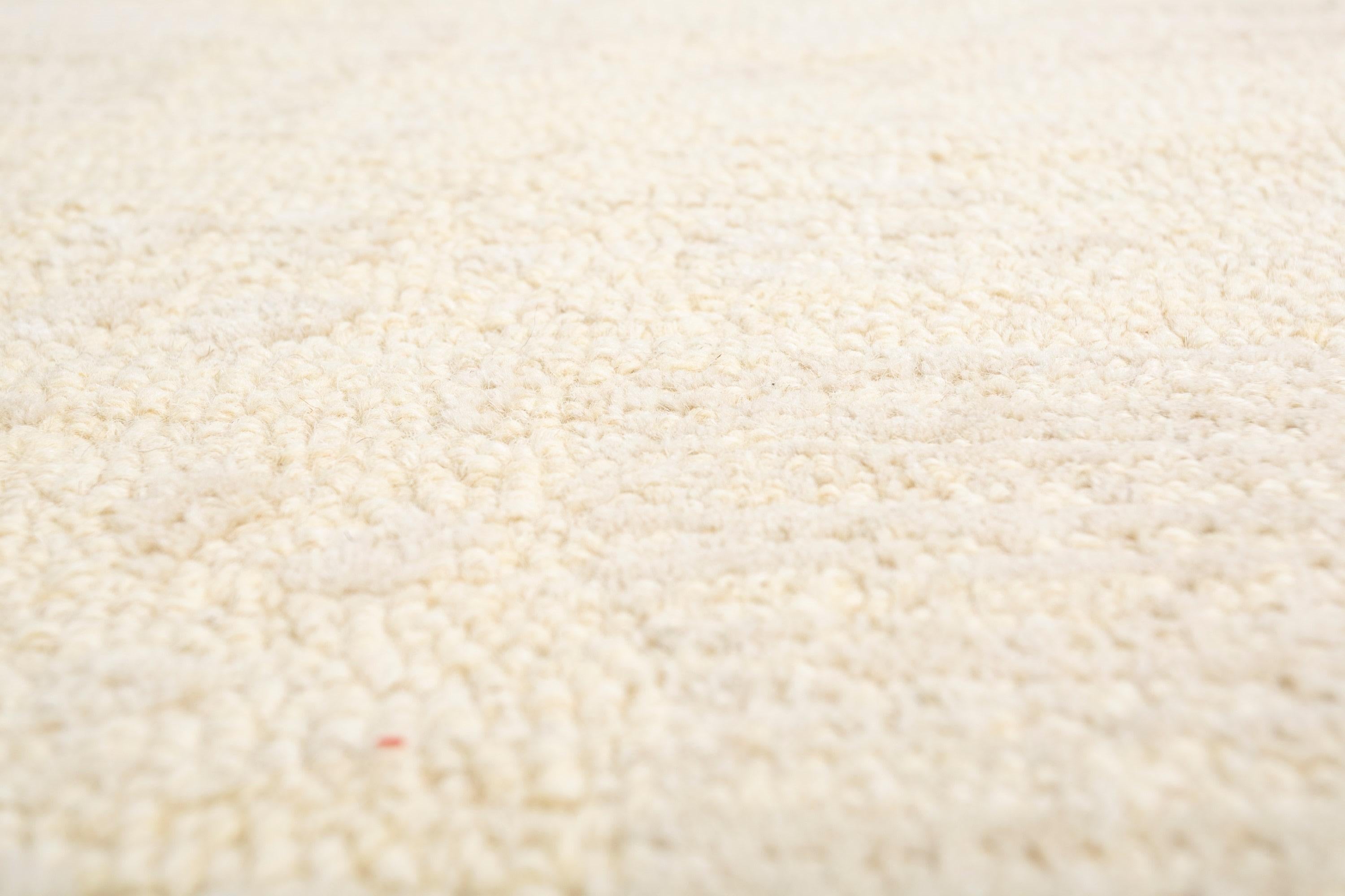 Alfombra de Lana Anudada a Mano en Blanco Invierno y Blanco Nieve, Elegante Diseño Minimalista Indio en venta