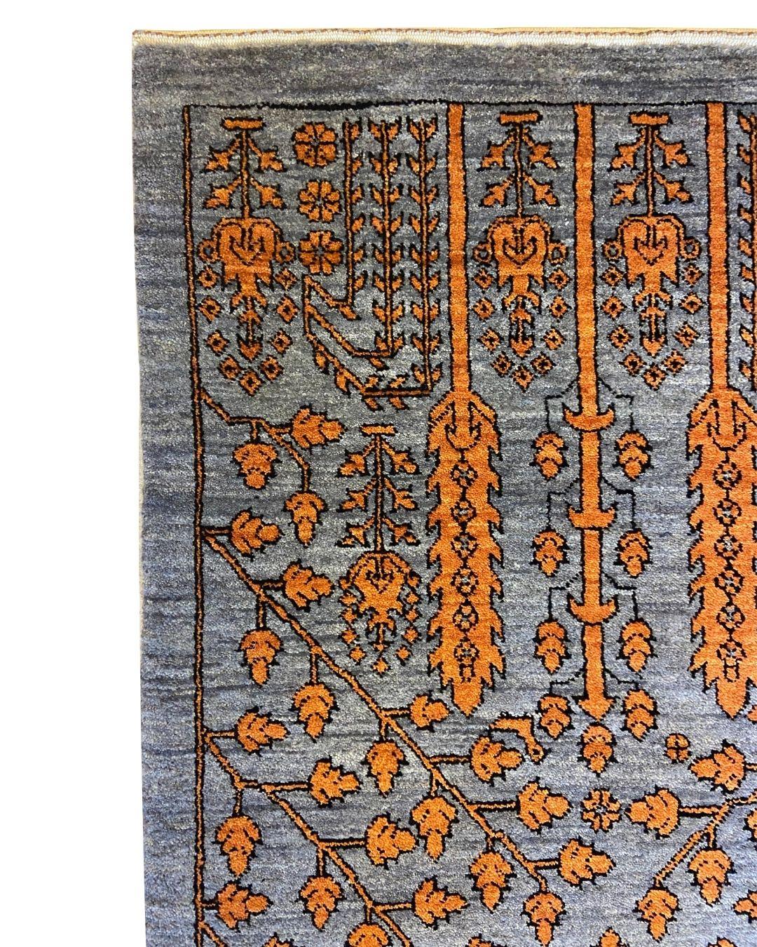 Handgeknüpfter Wollteppich mit architektonischem Blumenmuster in Grau und Orange, 4x6 (Indisch) im Angebot