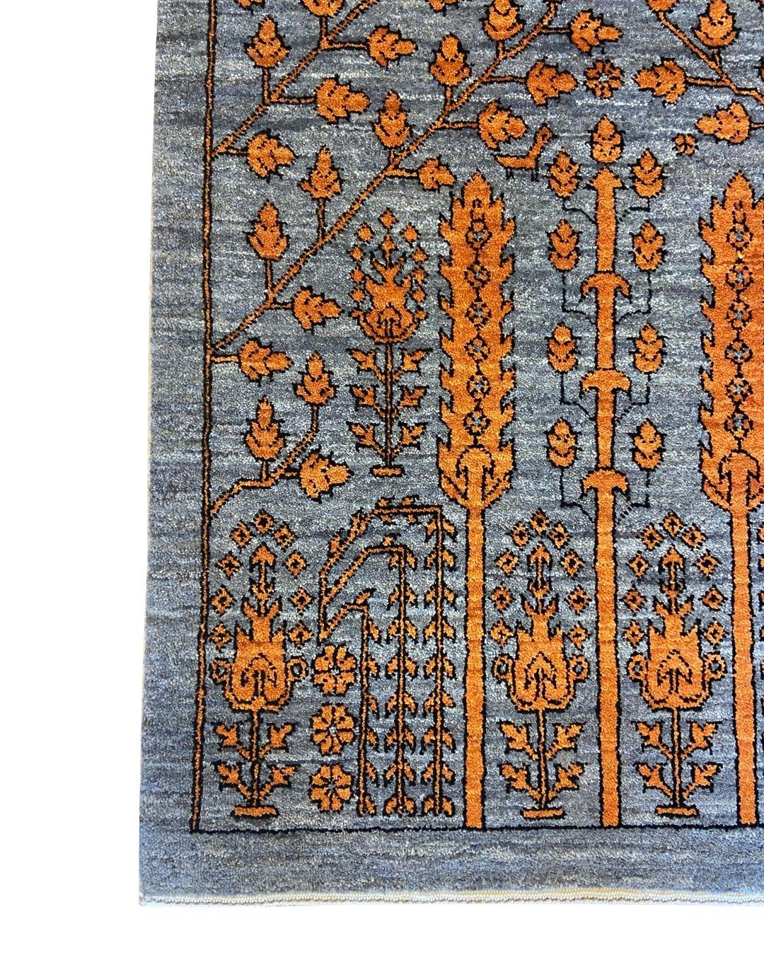 Handgeknüpfter Wollteppich mit architektonischem Blumenmuster in Grau und Orange, 4x6 (Pflanzlich gefärbt) im Angebot