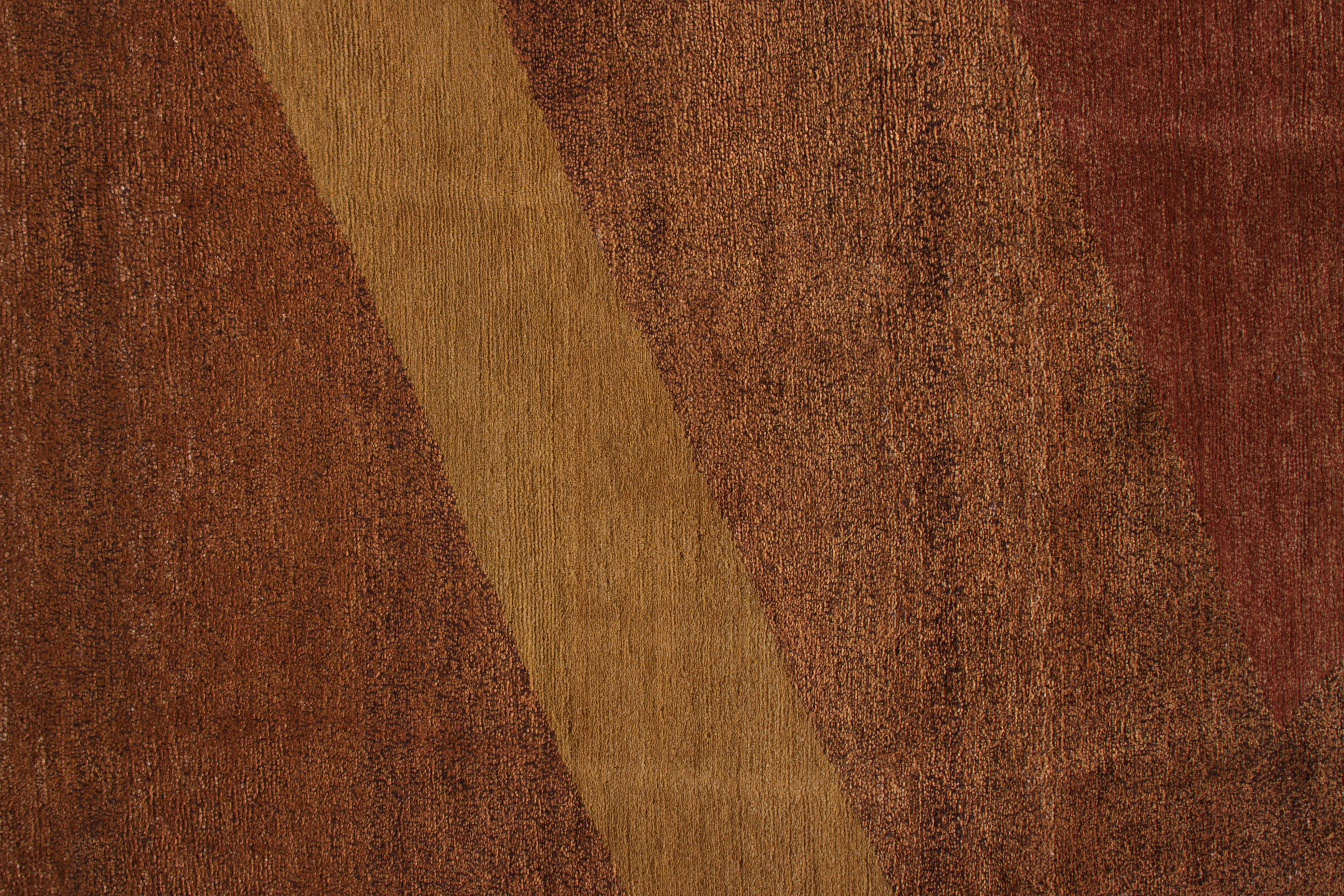 Alfombra moderna de lana y seda anudada a mano Rug & Kilim en marrón - Diseño geométrico Nepalés en venta