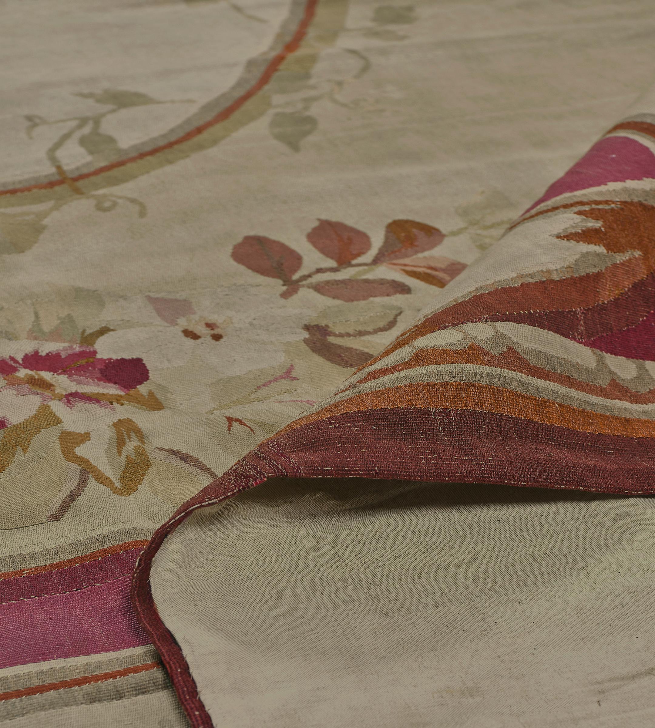 Tappeto Aubusson tradizionale rosso francese in lana annodato a mano in vendita 3
