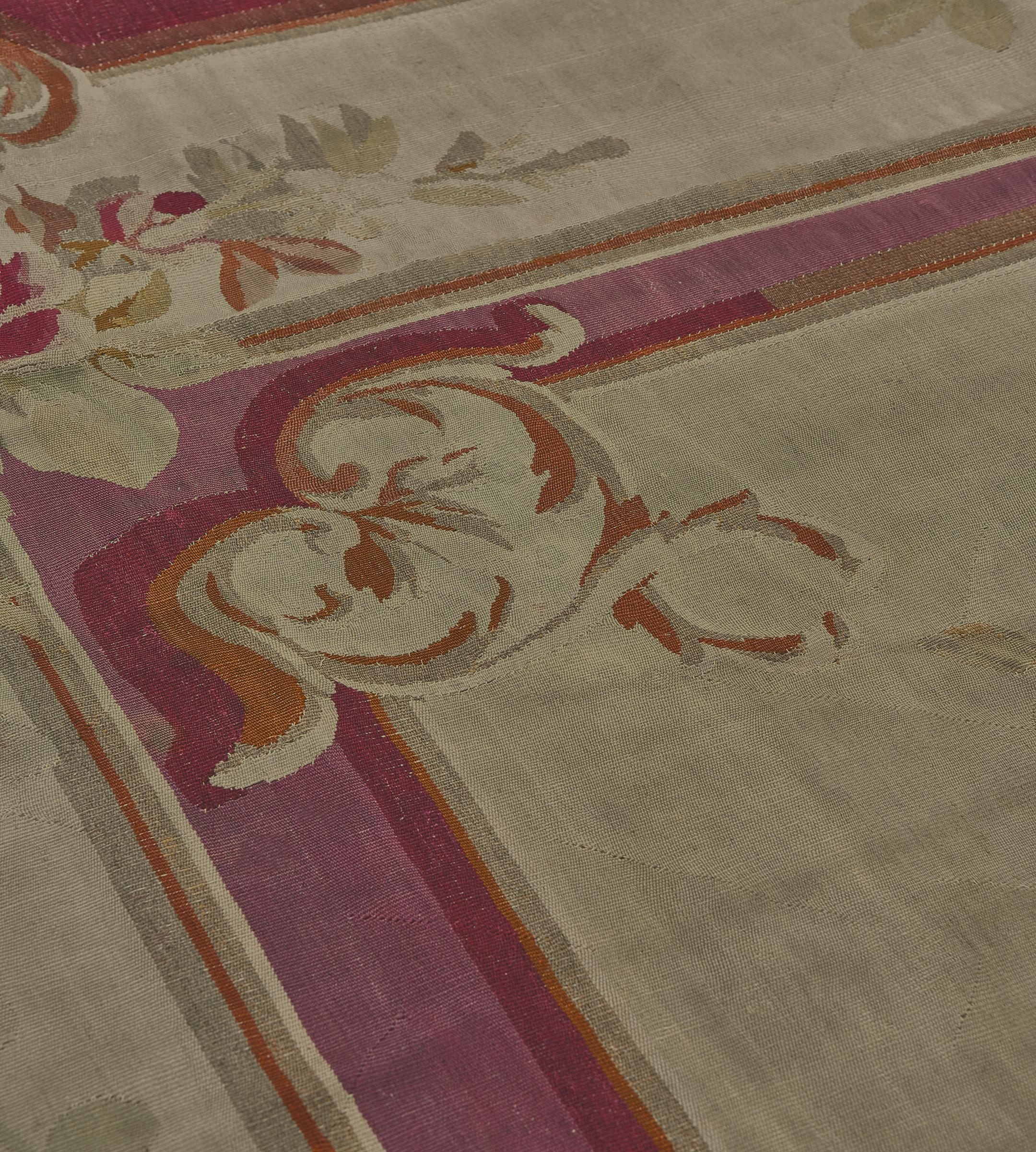 Tappeto Aubusson tradizionale rosso francese in lana annodato a mano In condizioni buone in vendita a West Hollywood, CA