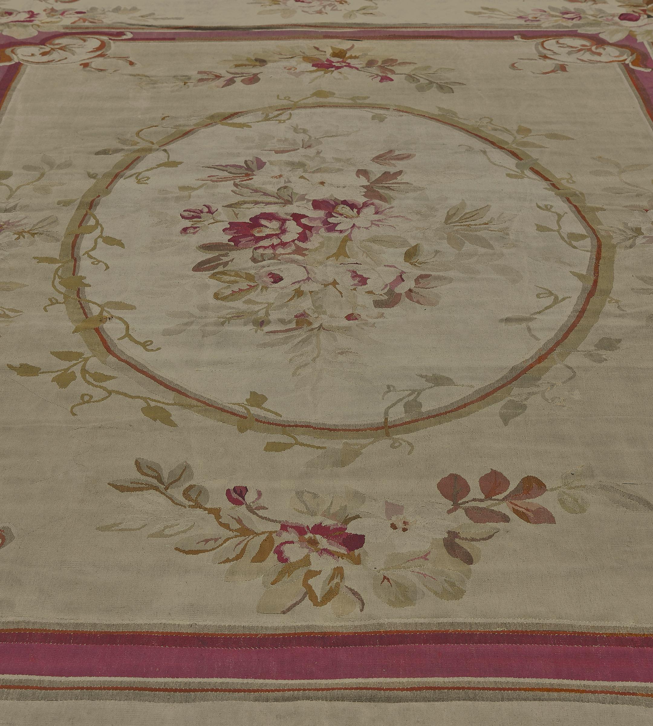 Tappeto Aubusson tradizionale rosso francese in lana annodato a mano in vendita 1