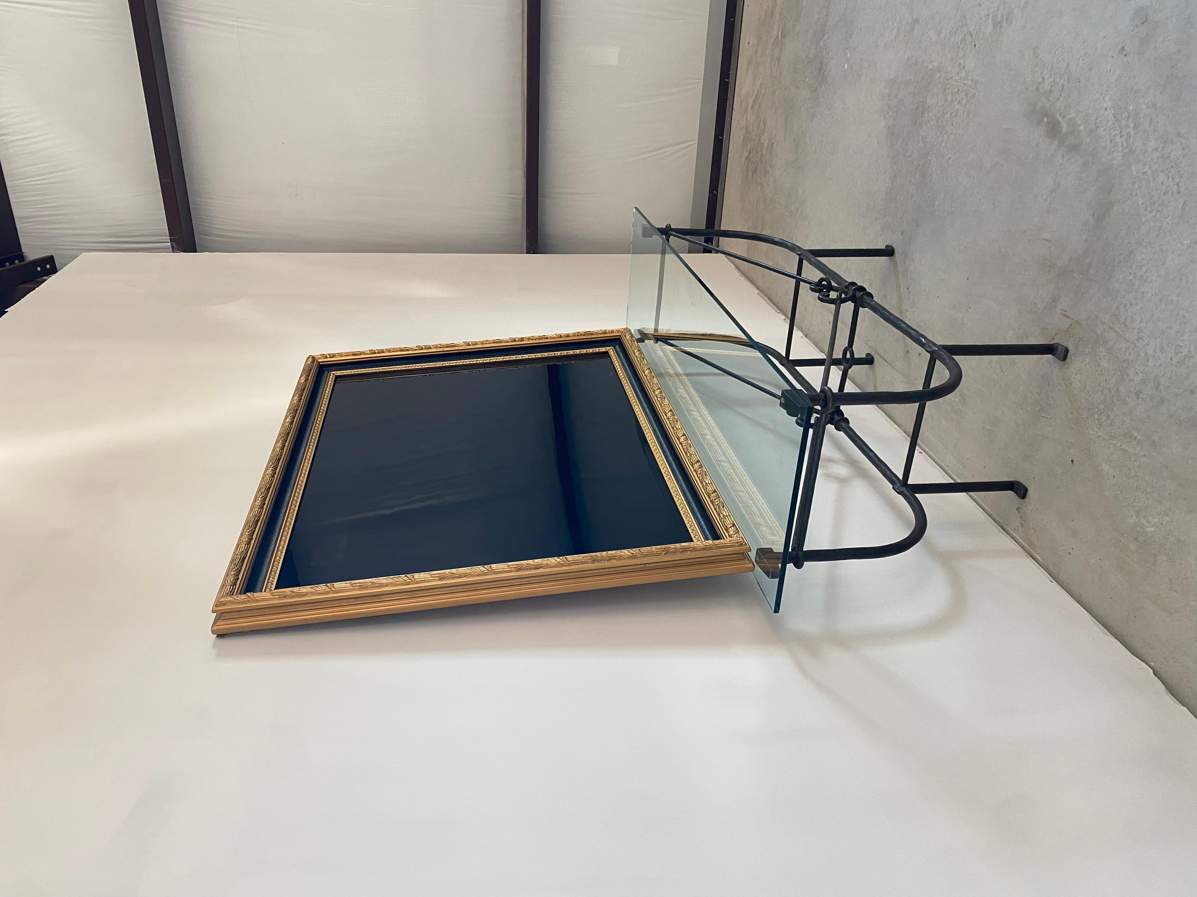 Handlackierter Klavierdeckel in vergoldetem Holzrahmen im Angebot 13