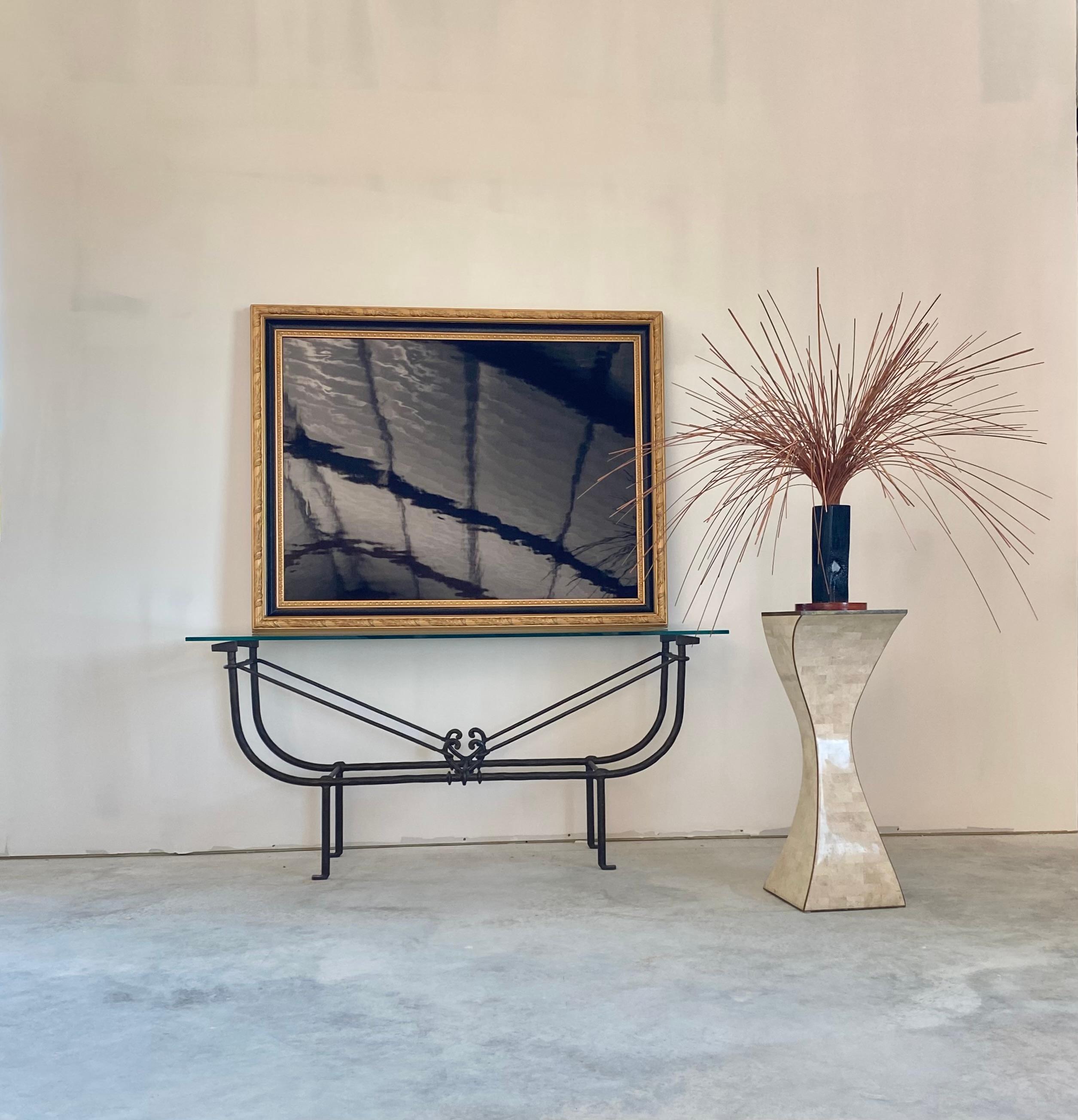 Handlackierter Klavierdeckel in vergoldetem Holzrahmen (amerikanisch) im Angebot