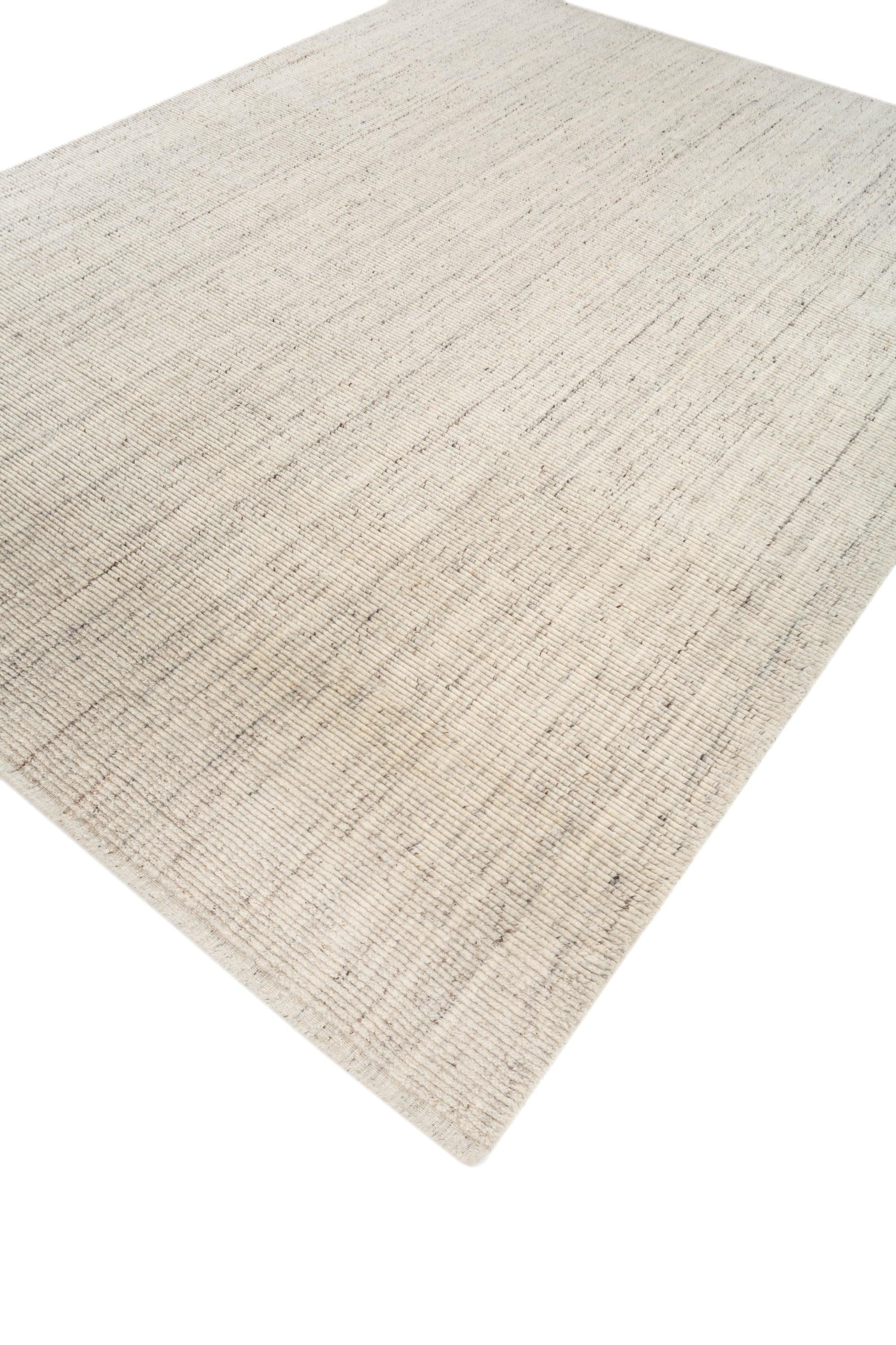 Dieser 8' x 10' große, handgewebte Wollteppich von Jaipur Rugs hat eine ruhige, schneeweiße Farbe und bietet einen schlichten, monochromatischen Look, der ideal für minimalistische und moderne Innenräume ist. Die hochwertige Wollkonstruktion sorgt