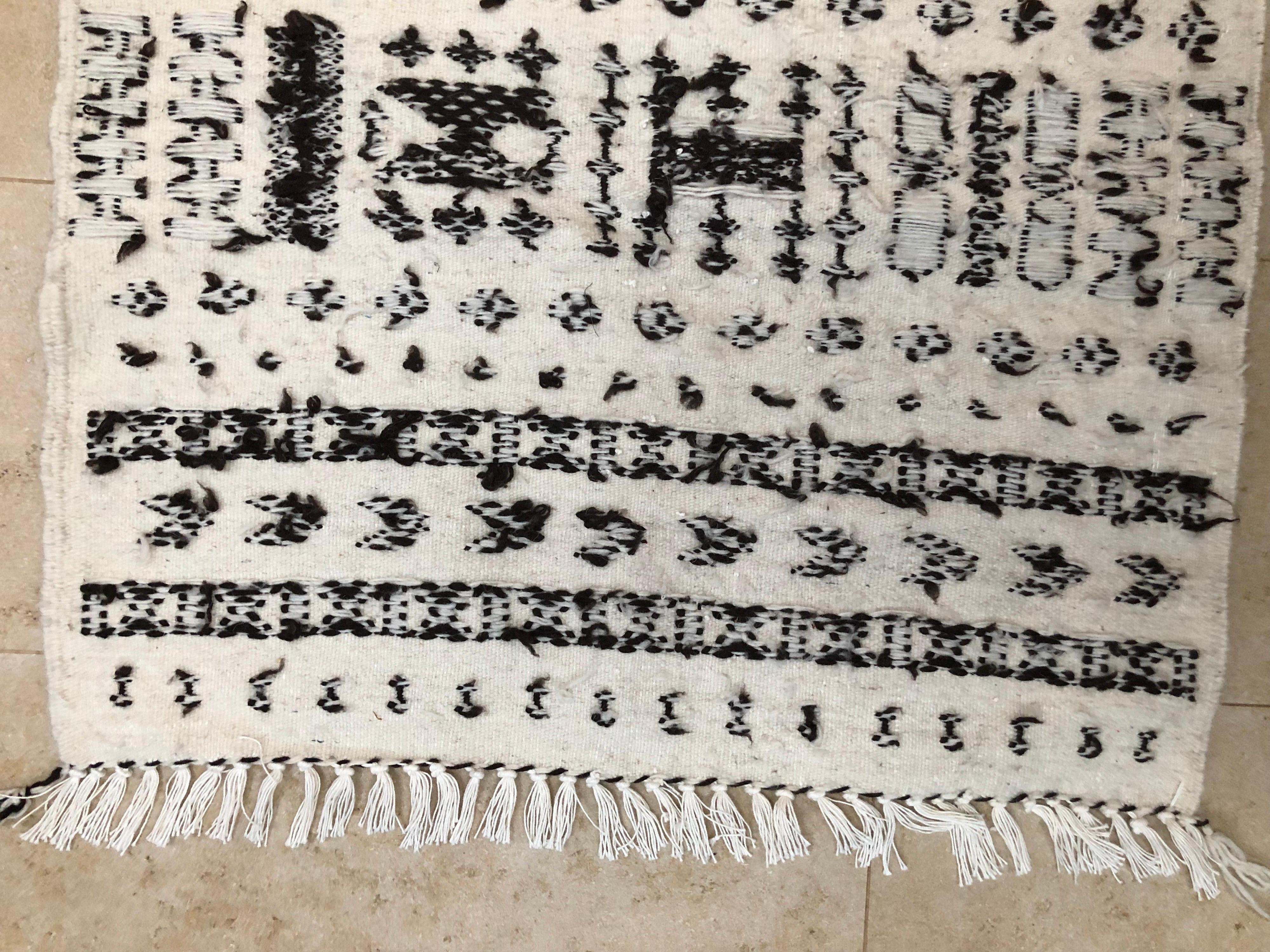 Hand-Loomed Algerian Berber Tribal Natural Wool Throw Rug - Black White Neutral 4