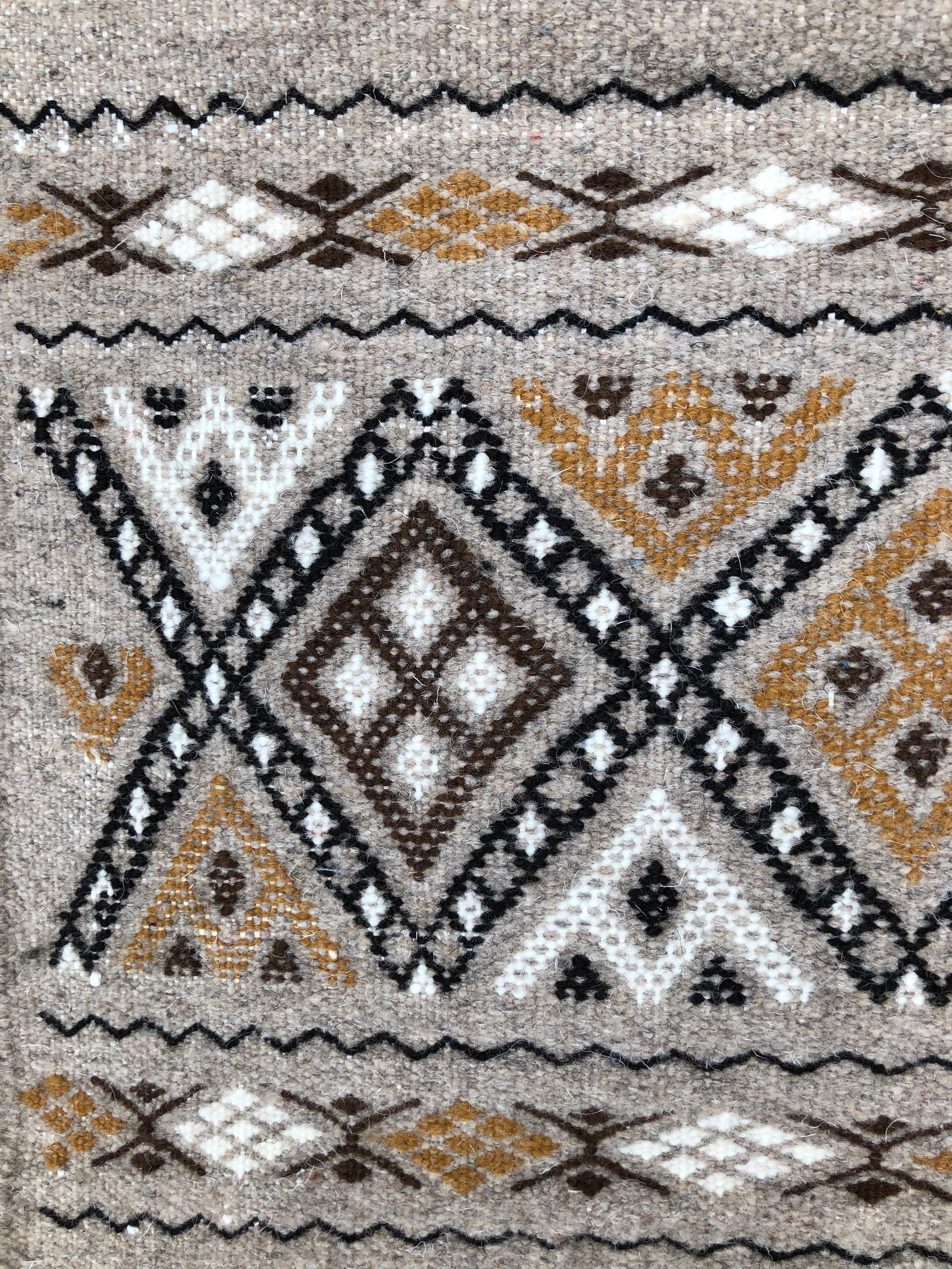 This Berber rug is hand-loomed from 100% sheep's wool and pearl cotton fibers. Berber use them in multi purposes on floor, hang them on wall as art or put on sofa.

The quality is exceptional -- a super tight weave with expertly executed